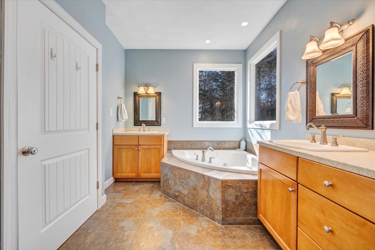 Buchanan, Virginia, 24066, United States, 5 Bedrooms Bedrooms, ,4 BathroomsBathrooms,Residential,For Sale,1900741