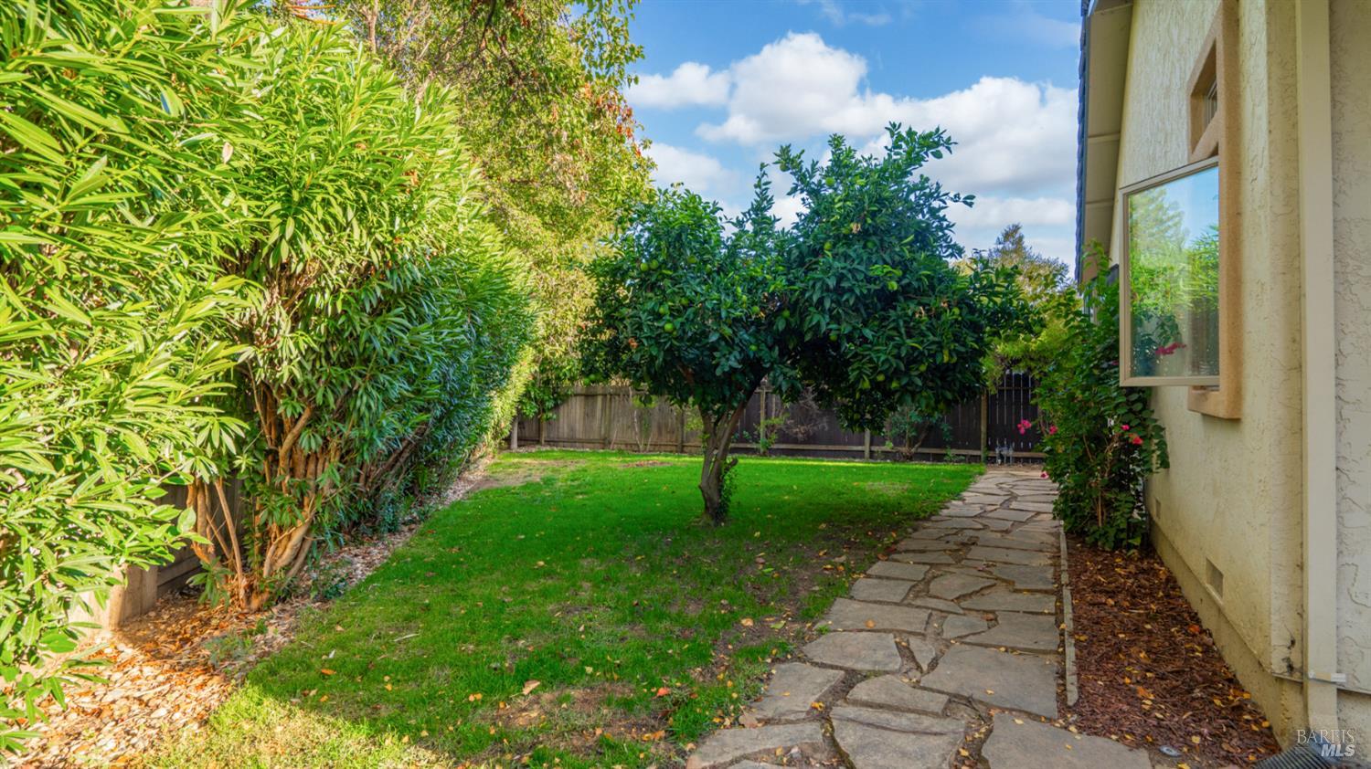 Vacaville, California, 95688, United States, 4 Bedrooms Bedrooms, ,2 BathroomsBathrooms,Residential,For Sale,1857826