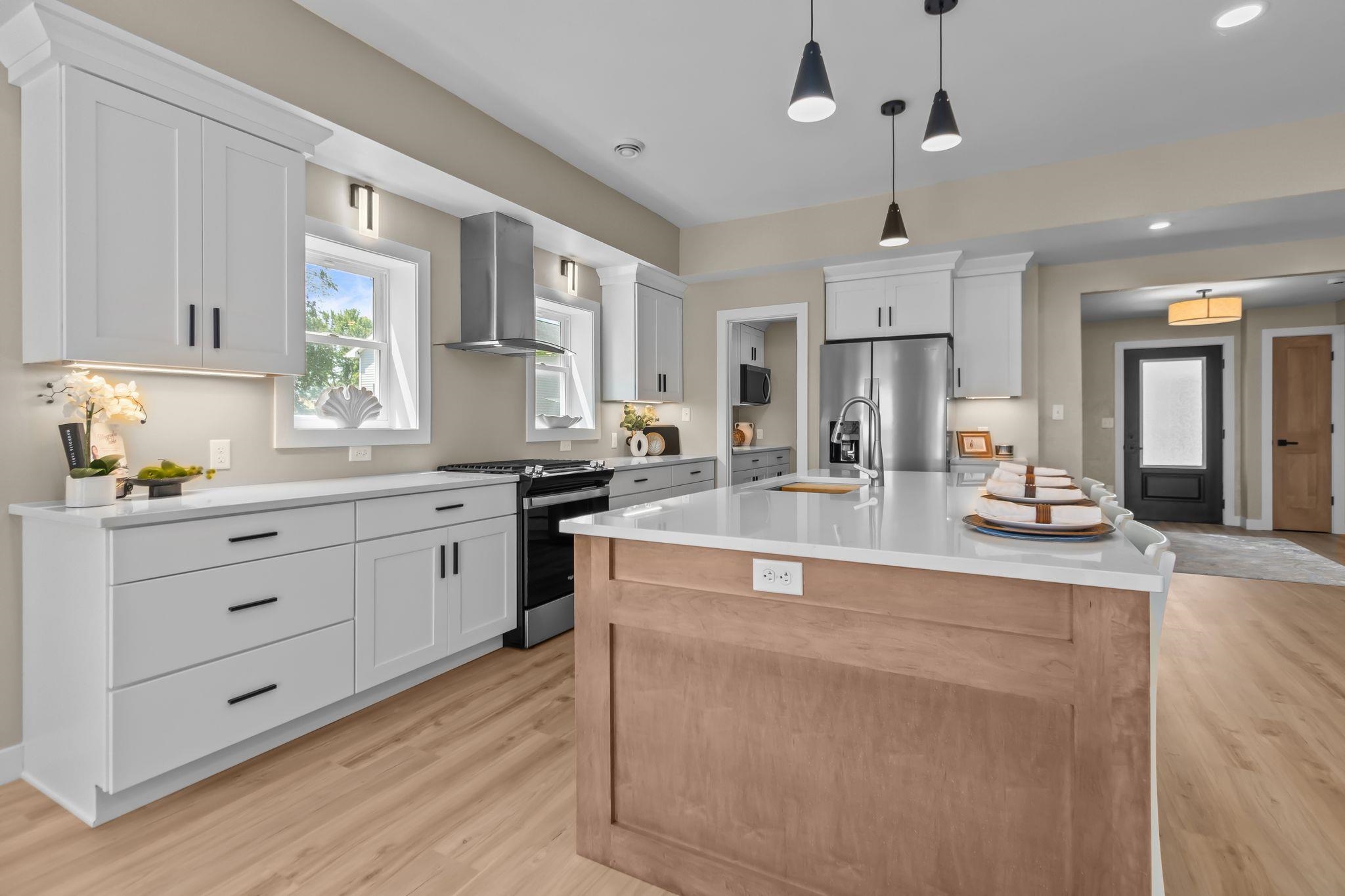 NEENAH, Wisconsin, 54956, United States, 3 Bedrooms Bedrooms, ,2 BathroomsBathrooms,Residential,For Sale,1912051