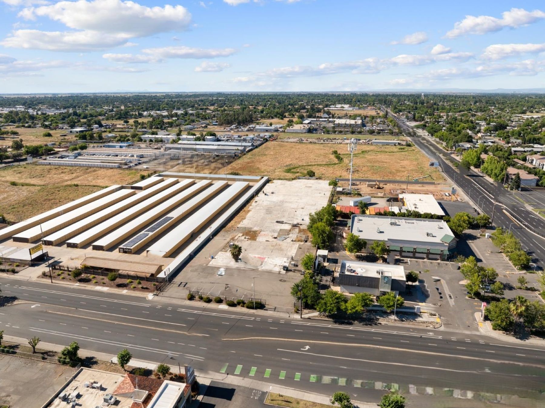  3525 Elkhorn Boulevard, North Highlands, CA 95660 - 物件實景