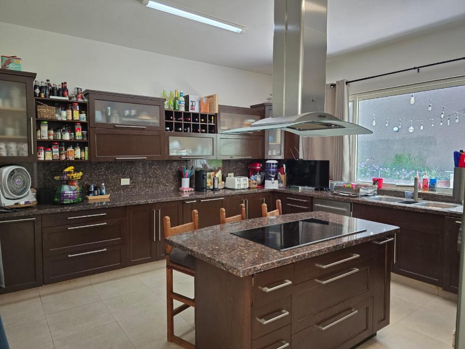 Monterrey, Nuevo León, 64989, Mexico, 3 Bedrooms Bedrooms, ,4 BathroomsBathrooms,Residential,For Sale,1918483