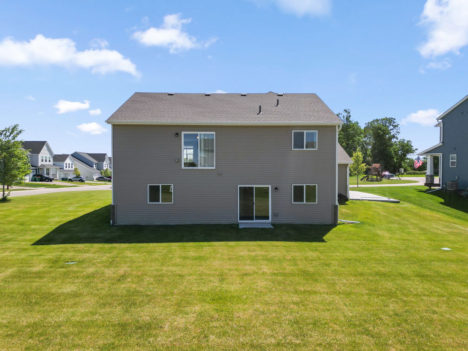  Spacious Walkout Living on a Prime Corner Lot - 物件實景
