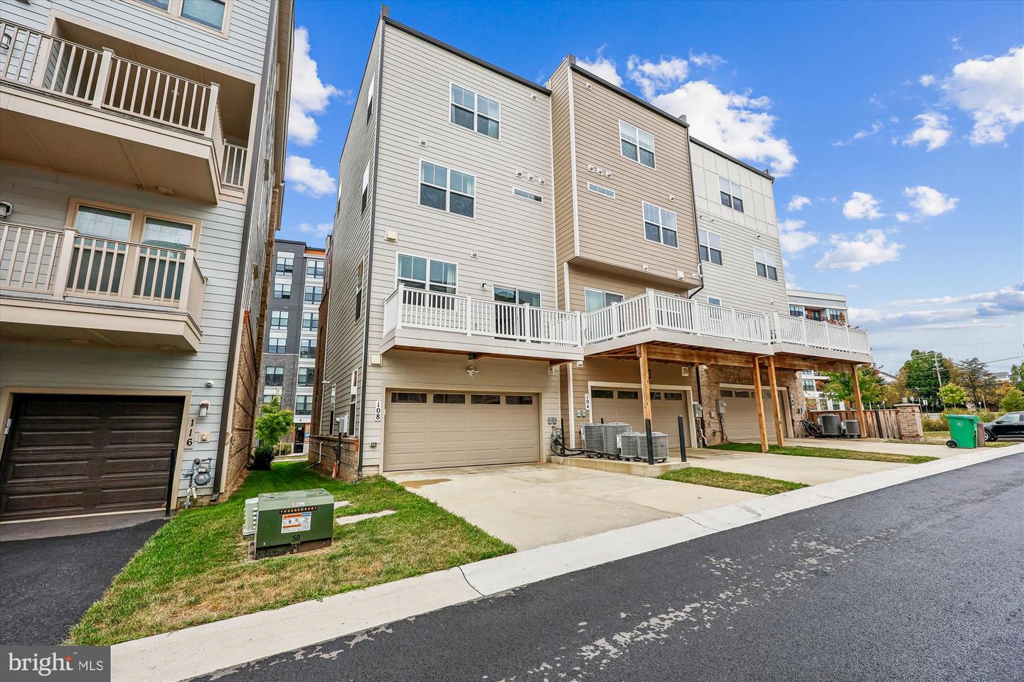 Gaithersburg, Maryland, 20878, United States, 4 Bedrooms Bedrooms, ,5 BathroomsBathrooms,Residential,For Sale,1949694