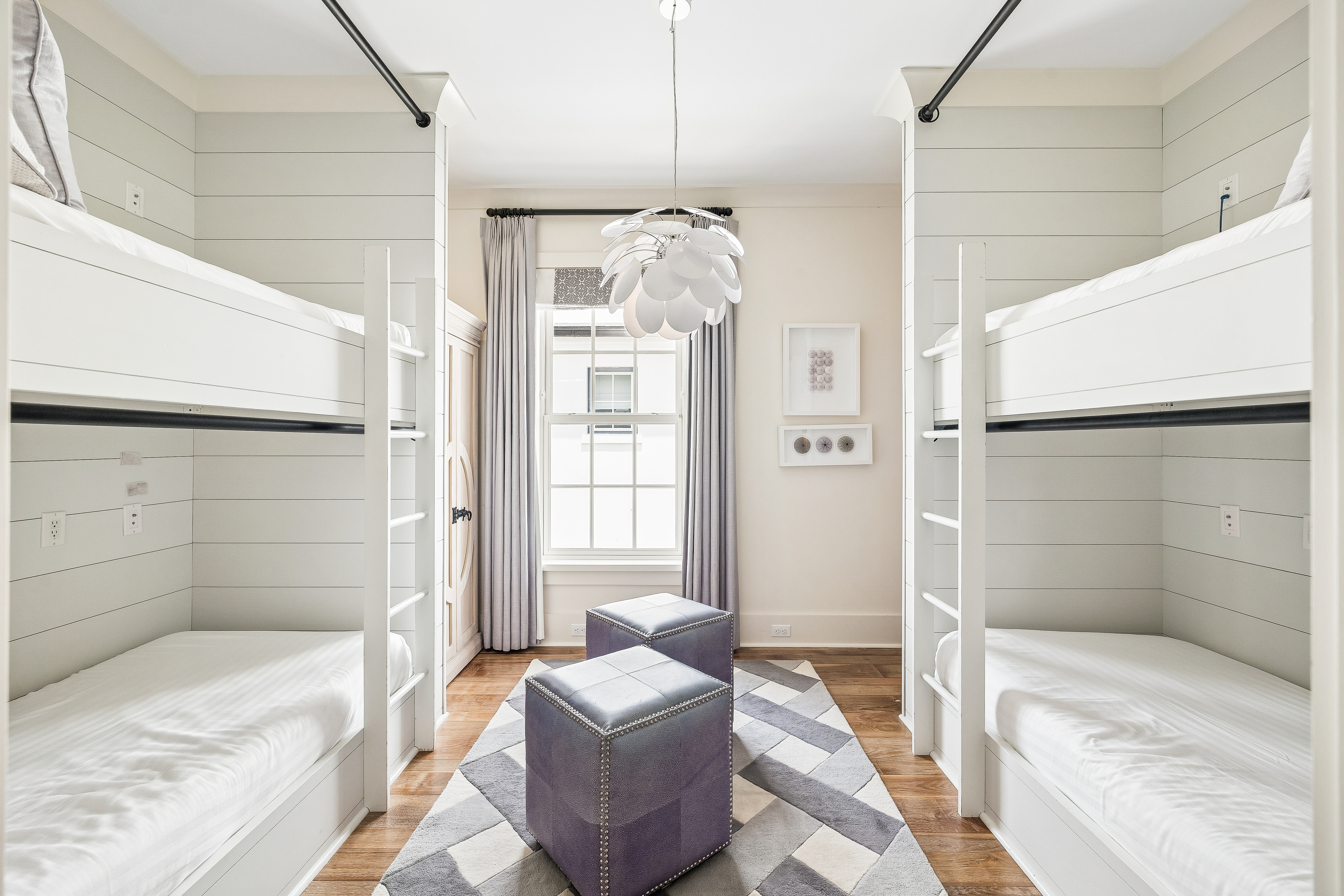  Courtyard Retreat with Dual Primary Suites in Coastal Community - 物件實景