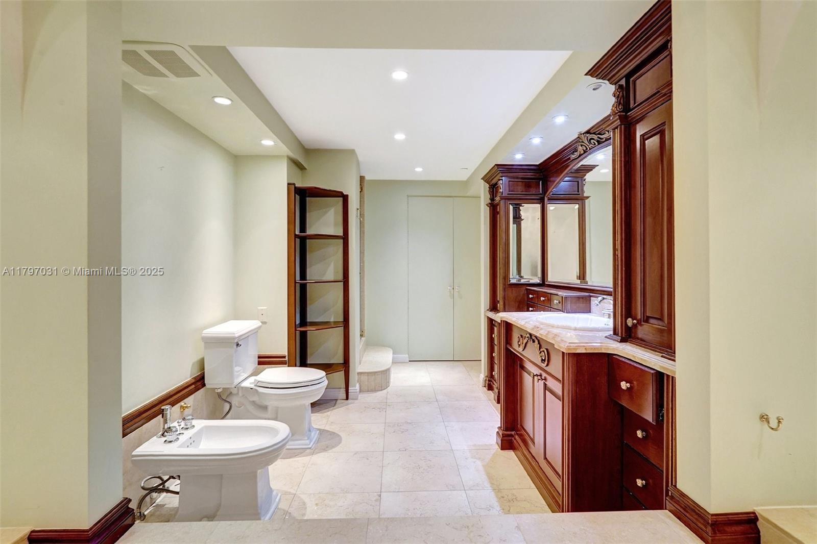 Aventura, Florida, 33180, United States, 4 Bedrooms Bedrooms, ,5 BathroomsBathrooms,Residential,For Sale,1796989