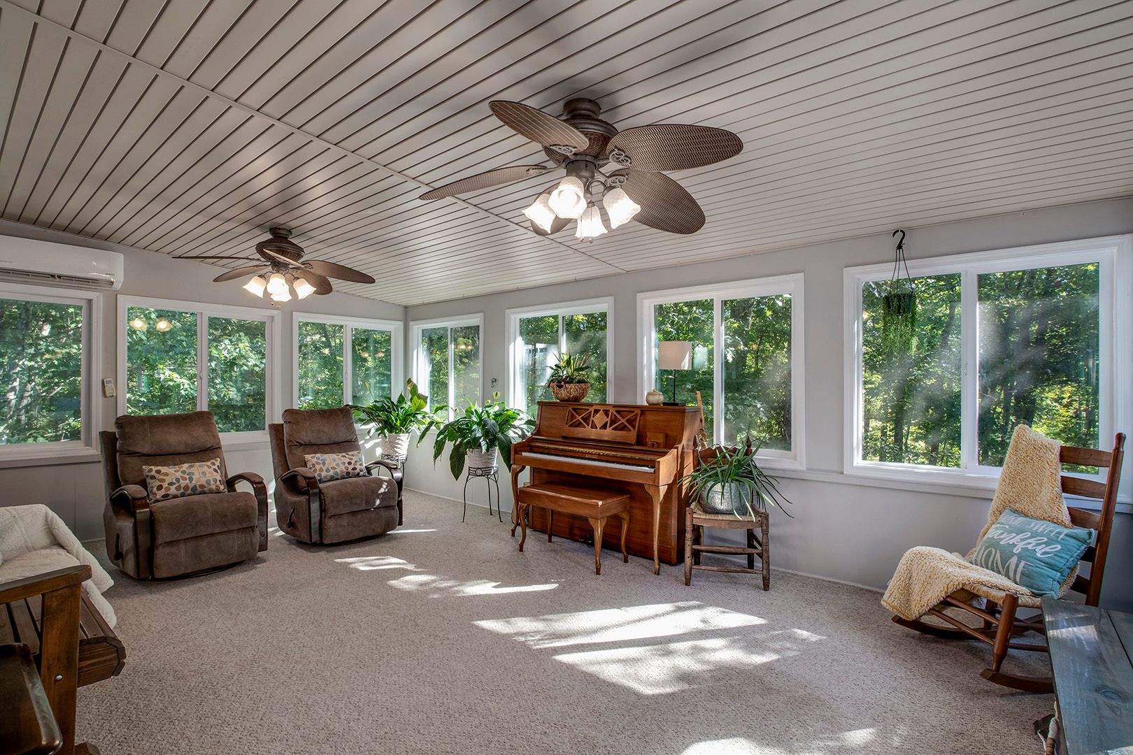 Kingston, Tennessee, 37763, United States, 5 Bedrooms Bedrooms, ,5 BathroomsBathrooms,Residential,For Sale,2011404