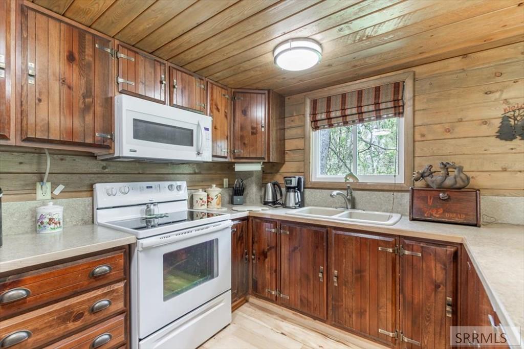 ISLAND PARK, Idaho, 83429, United States, 3 Bedrooms Bedrooms, ,2 BathroomsBathrooms,Residential,For Sale,2049198