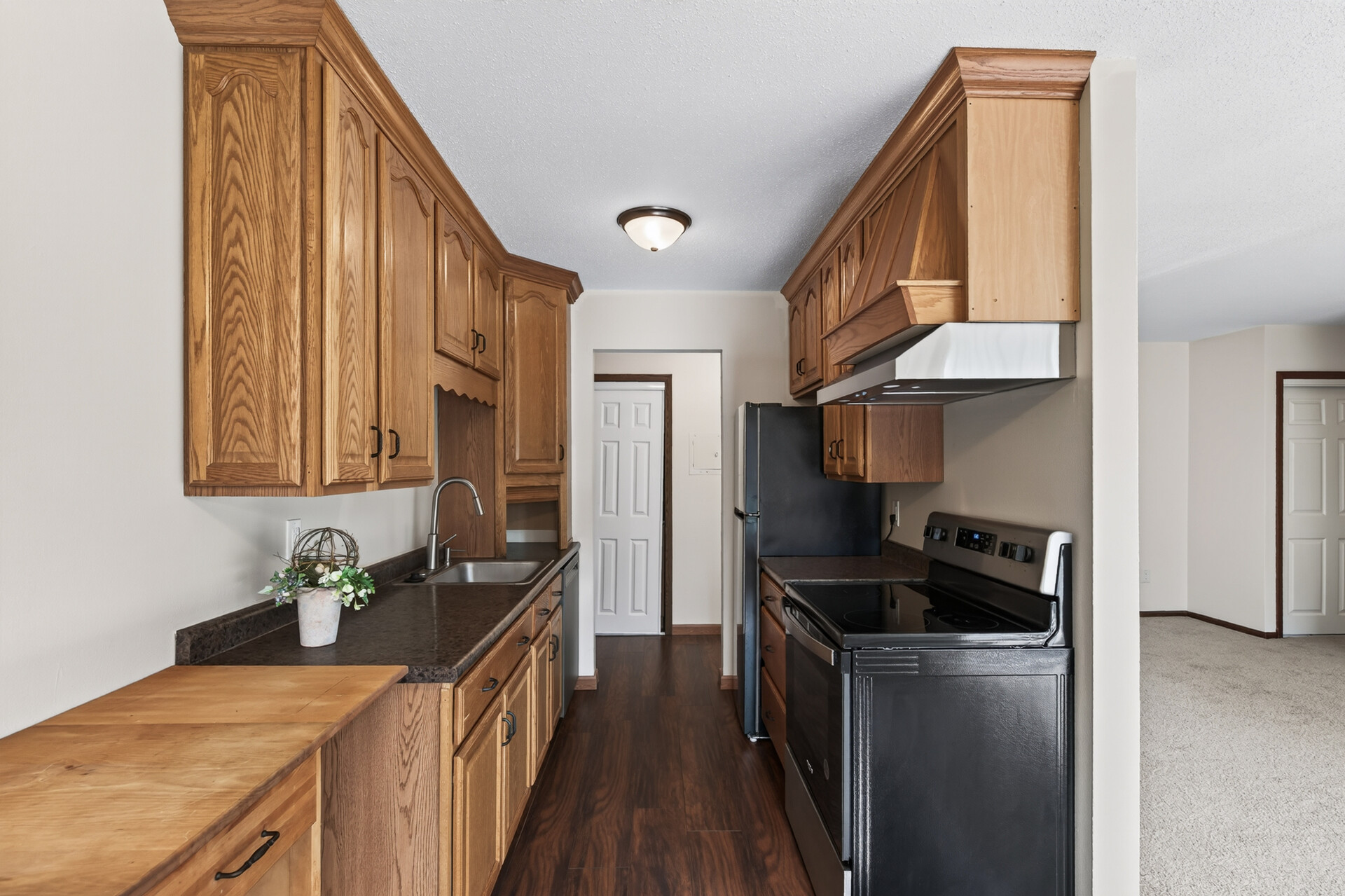 Bright Updated Condo Near Downtown Hopkins - 物件實景