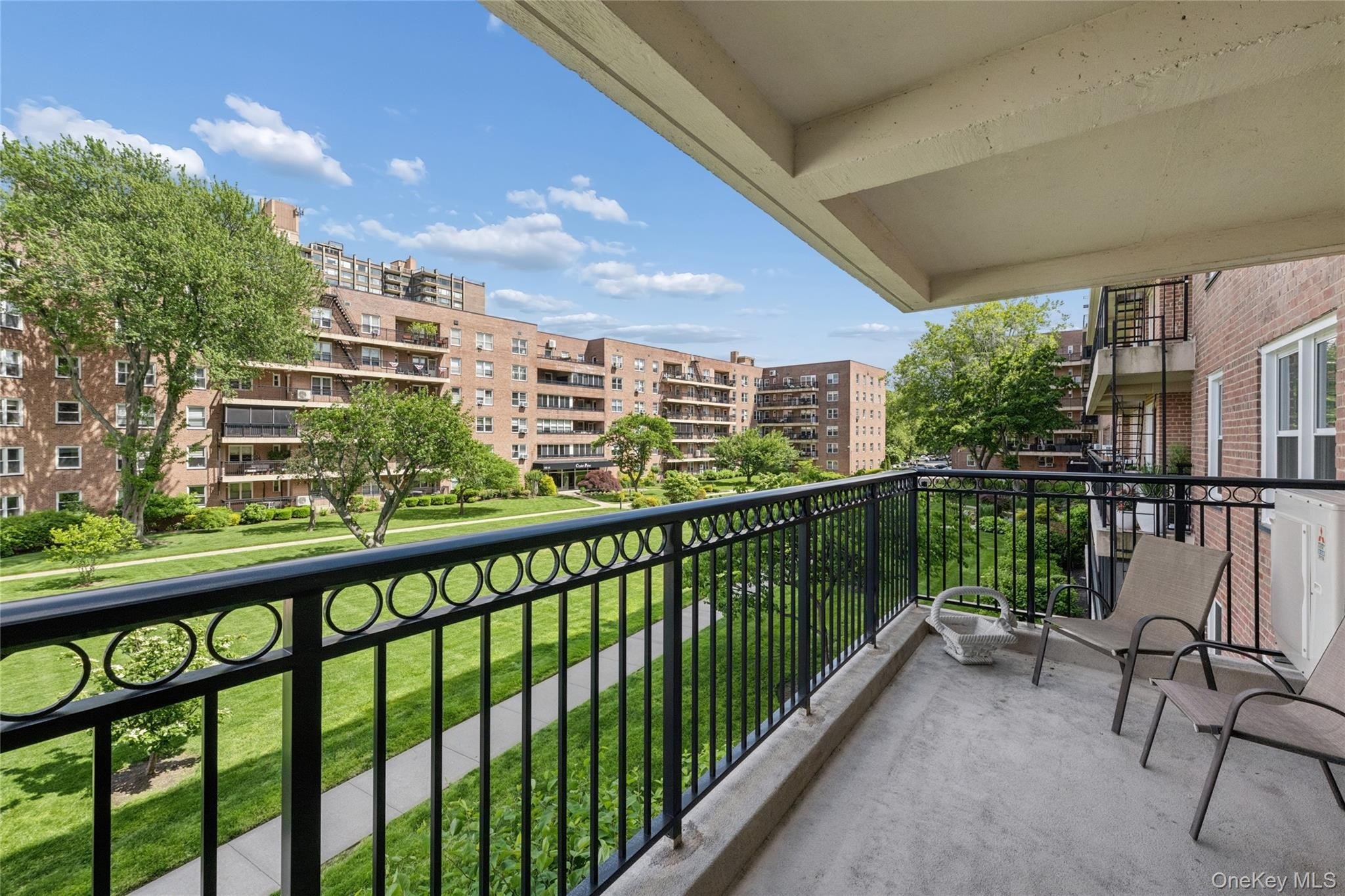Beechhurst, New York, 11357, United States, 3 Bedrooms Bedrooms, ,2 BathroomsBathrooms,Residential,For Sale,2049222