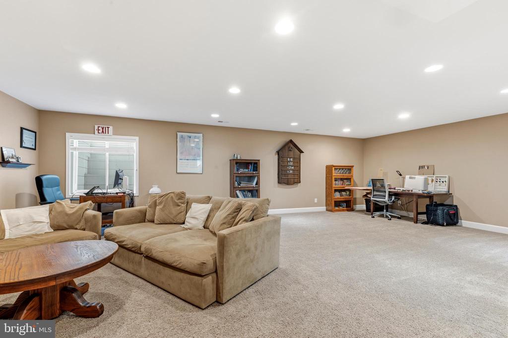 Leesburg, Virginia, 20175, United States, 3 Bedrooms Bedrooms, ,4 BathroomsBathrooms,Residential,For Sale,2049471