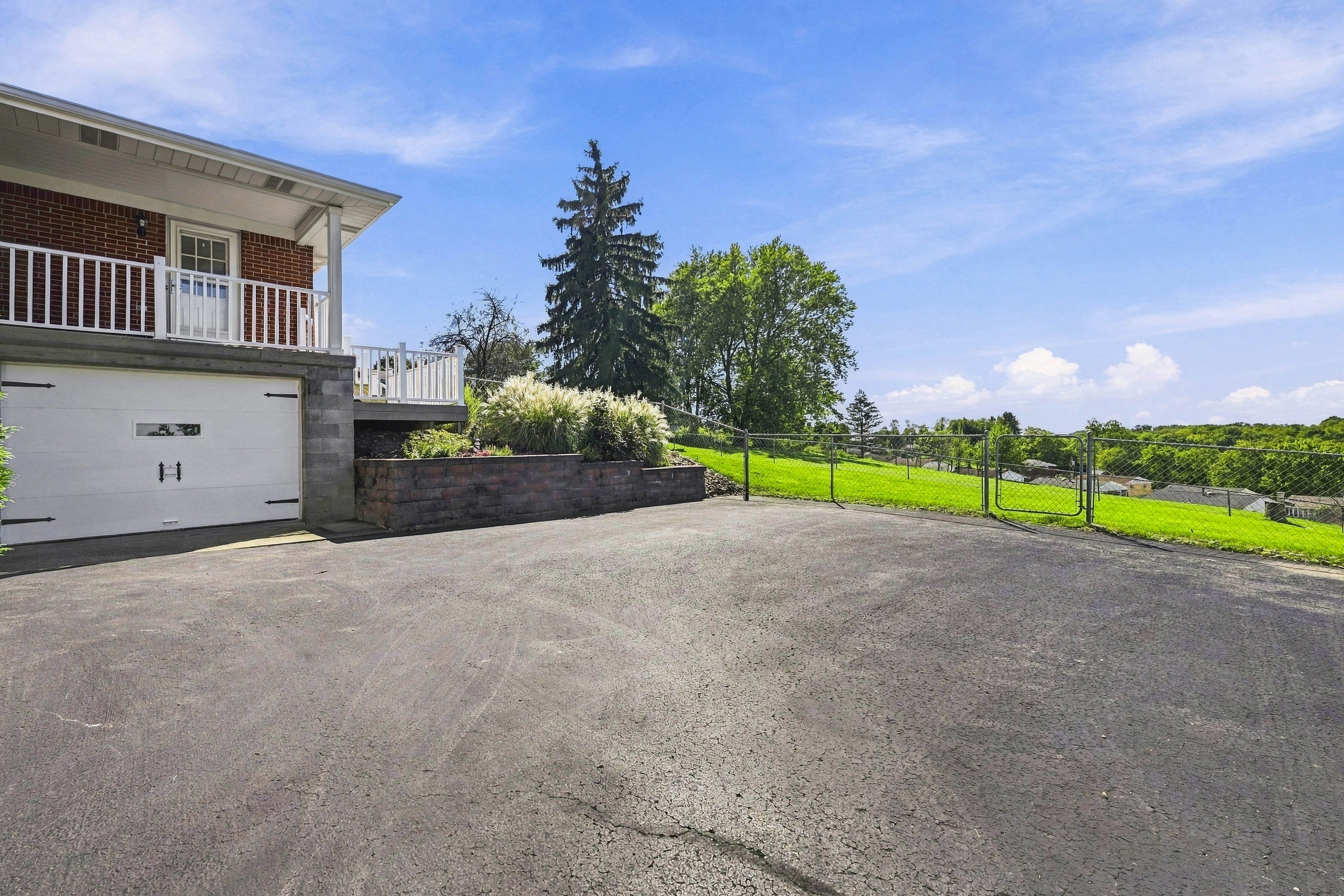  16 South Rolling Hills Avenue, Irwin, PA 15642 - 物件實景