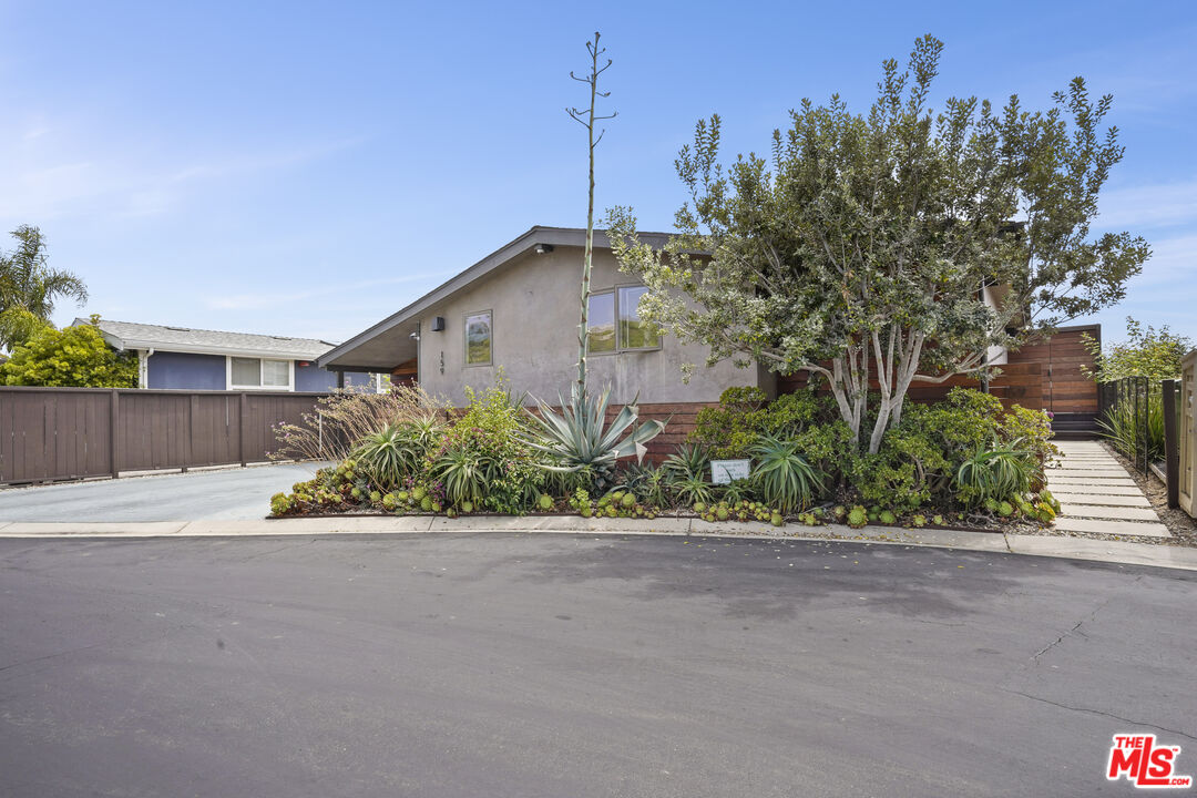 Malibu, California, 90265, United States, 3 Bedrooms Bedrooms, ,2 BathroomsBathrooms,Residential,For Sale,1874466