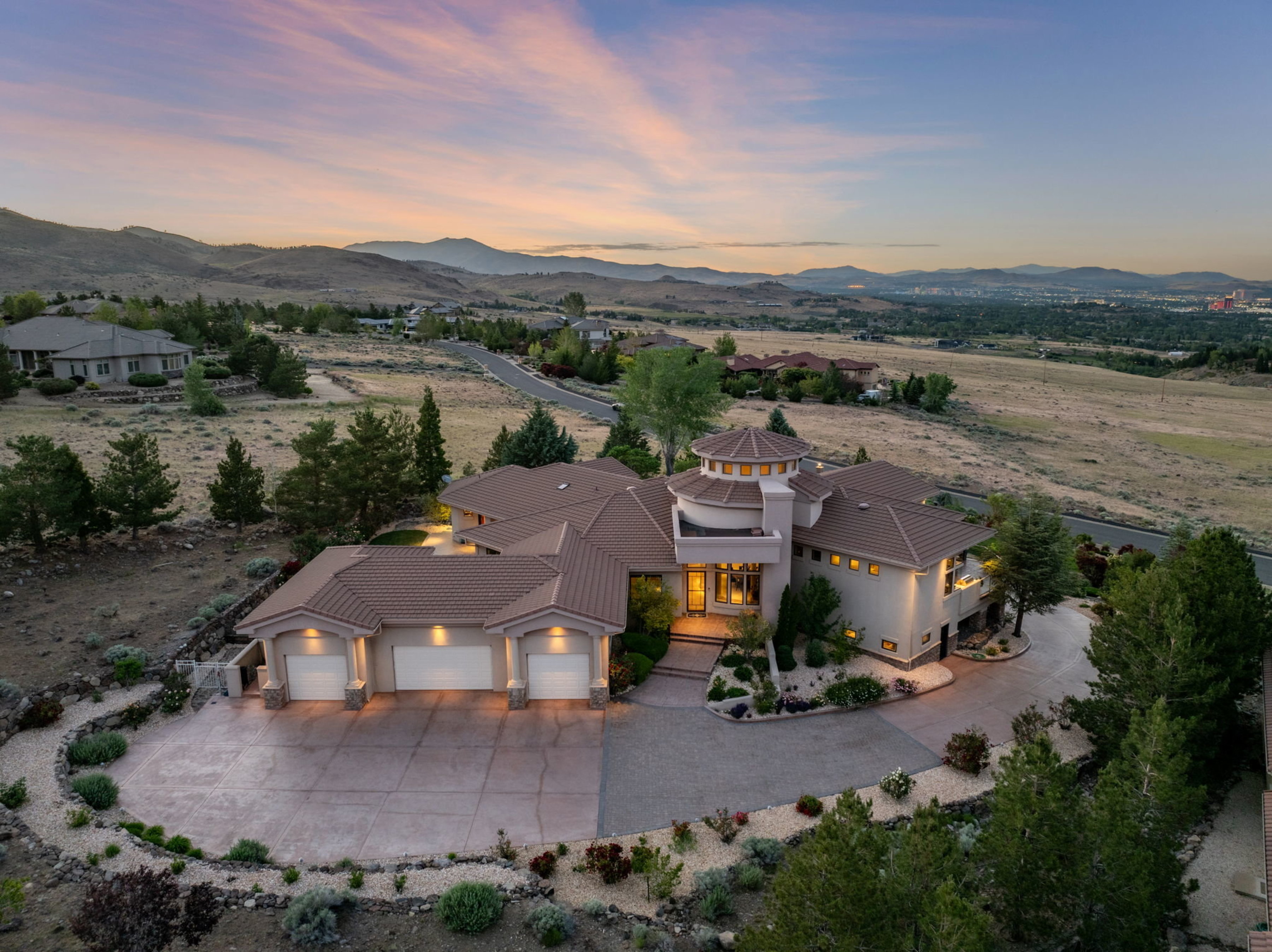  Stunning Custom Home with Breathtaking Views in Reno - 物件實景