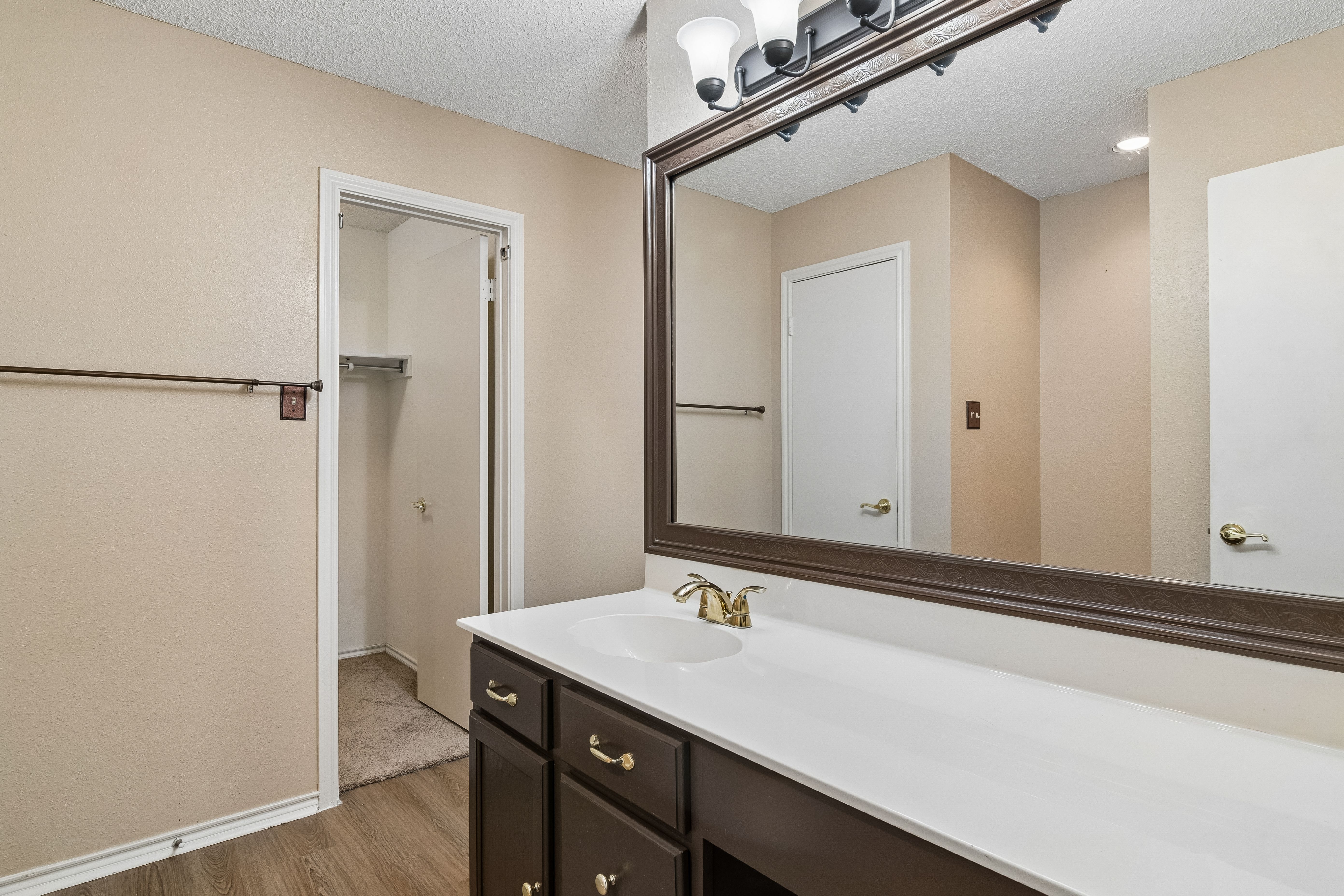  Stylish Two-Story in Huntington Place - 物件實景
