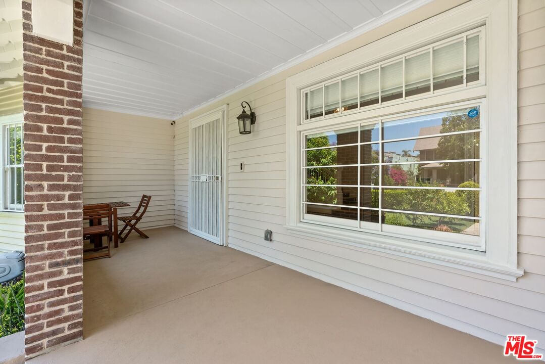 Los Angeles, California, 90006, United States, 7 Bedrooms Bedrooms, ,6 BathroomsBathrooms,Residential,For Sale,1848318