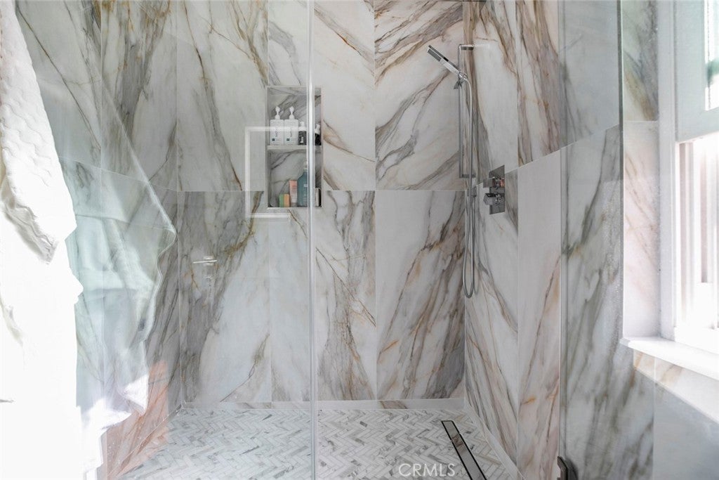 Glendale, California, 91201, United States, 4 Bedrooms Bedrooms, ,5 BathroomsBathrooms,Residential,For Sale,1969452