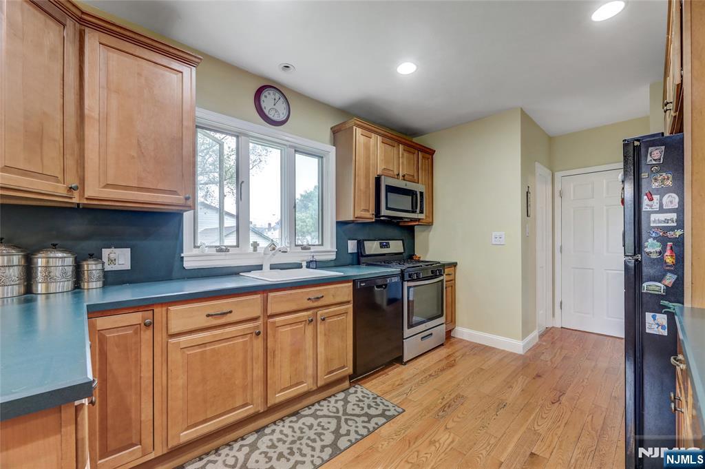 Fair Lawn, New Jersey, 07410, United States, 3 Bedrooms Bedrooms, ,3 BathroomsBathrooms,Residential,For Sale,1992145