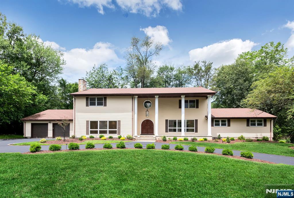 Wyckoff, New Jersey, 07481, United States, 5 Bedrooms Bedrooms, ,5 BathroomsBathrooms,Residential,For Sale,1951013