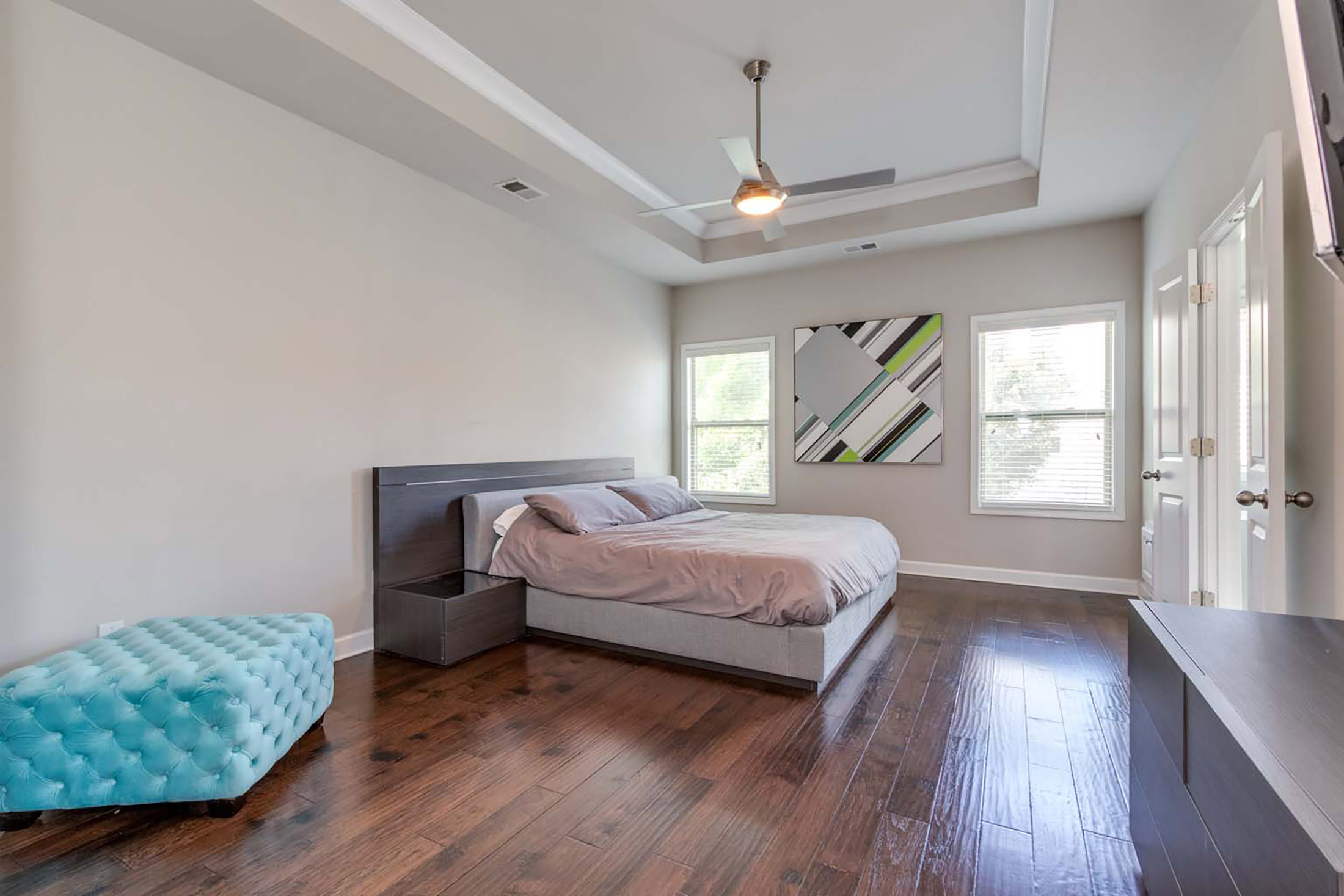  Four-Bedroom Brick Corner Lot in Jamestown - 物件實景