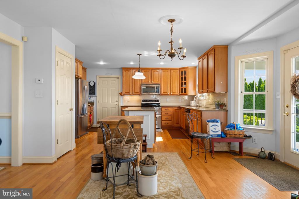 Gore, Virginia, 22637, United States, 4 Bedrooms Bedrooms, ,4 BathroomsBathrooms,Residential,For Sale,1987916