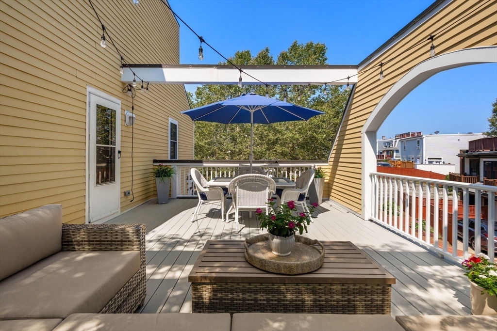 Newburyport, Massachusetts, 01950, United States, 3 Bedrooms Bedrooms, ,3 BathroomsBathrooms,Residential,For Sale,1918140
