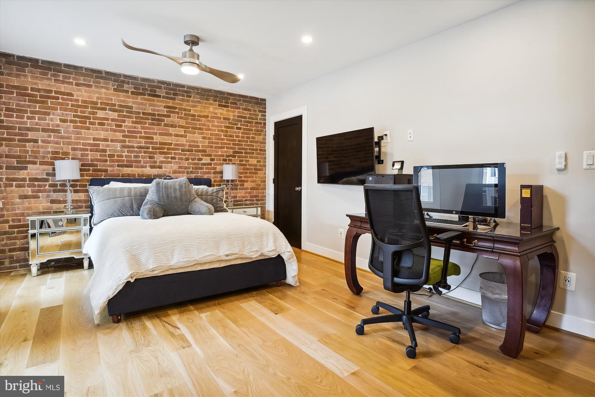 Alexandria, Virginia, 22314, United States, 3 Bedrooms Bedrooms, ,4 BathroomsBathrooms,Residential,For Sale,1936981