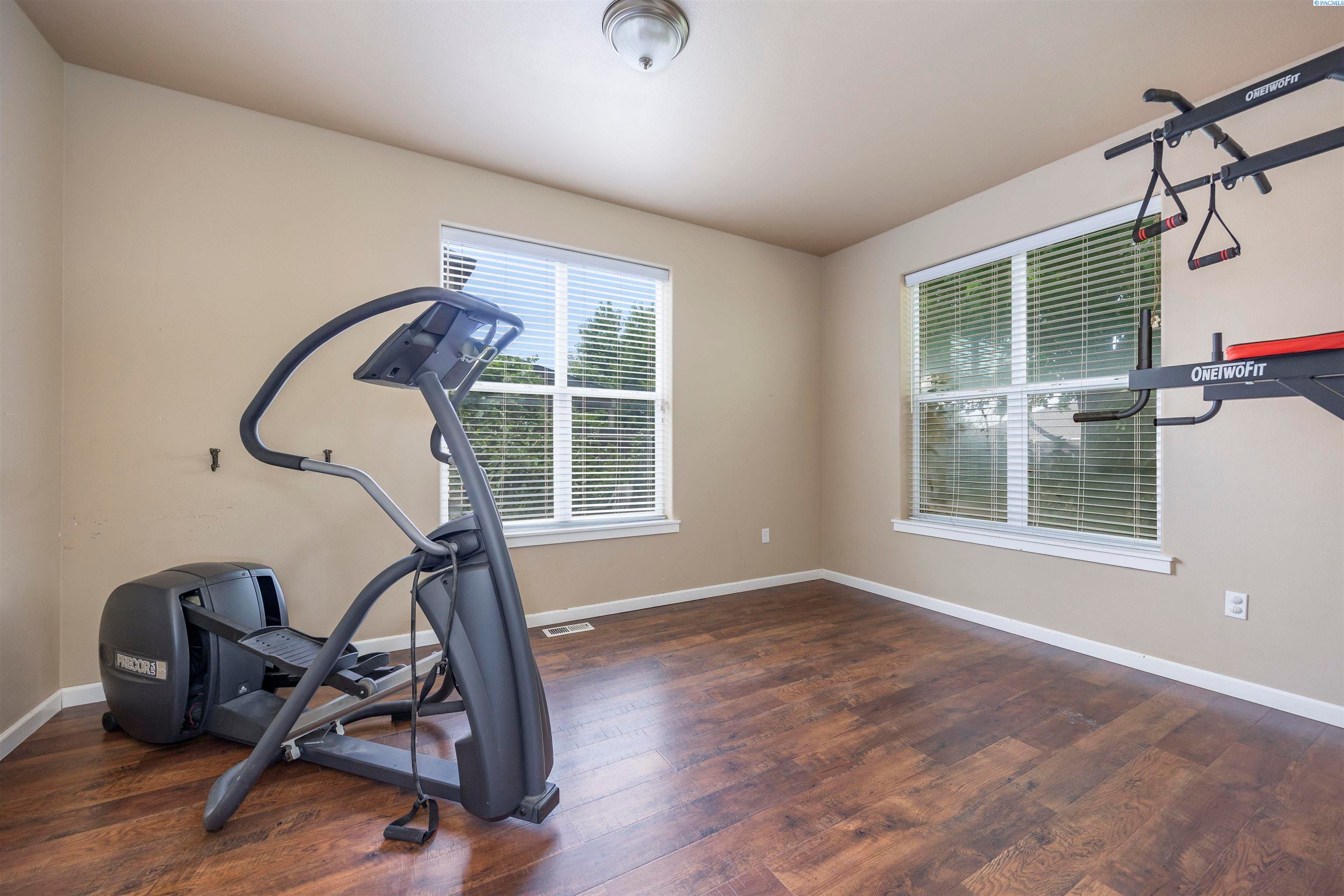 Pasco, Washington, 99301, United States, 5 Bedrooms Bedrooms, ,3 BathroomsBathrooms,Residential,For Sale,1921560