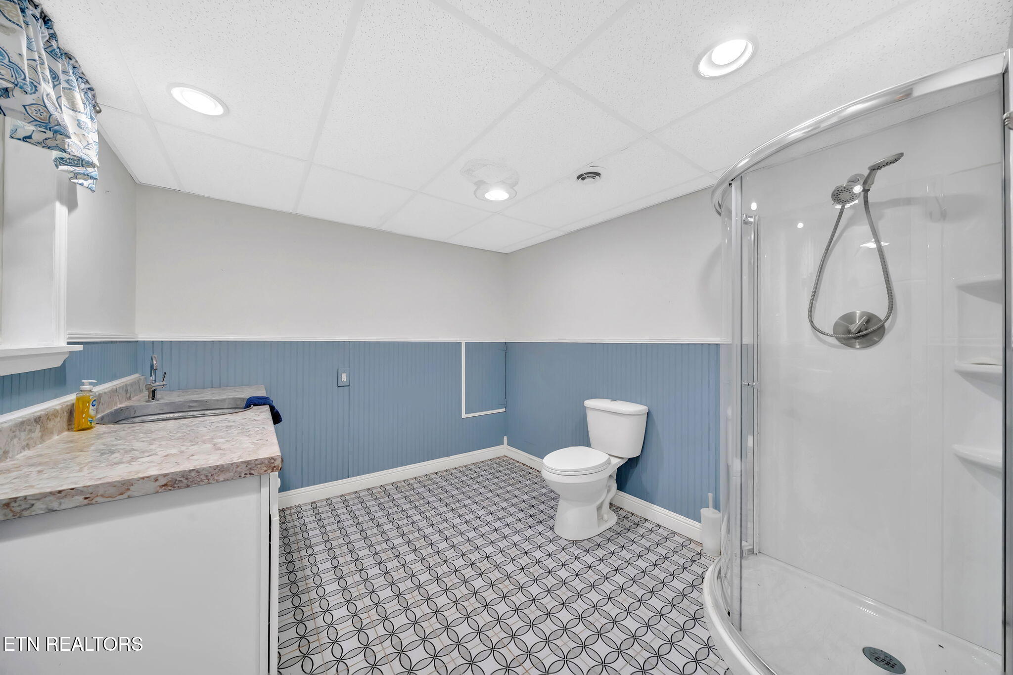 Kingston, Tennessee, 37763, United States, 3 Bedrooms Bedrooms, ,4 BathroomsBathrooms,Residential,For Sale,1964876