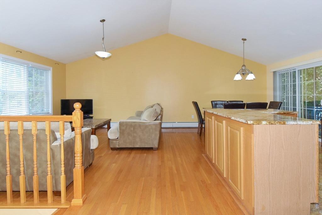 Worcester, Massachusetts, 01602, United States, 3 Bedrooms Bedrooms, ,2 BathroomsBathrooms,Residential,For Sale,1902037