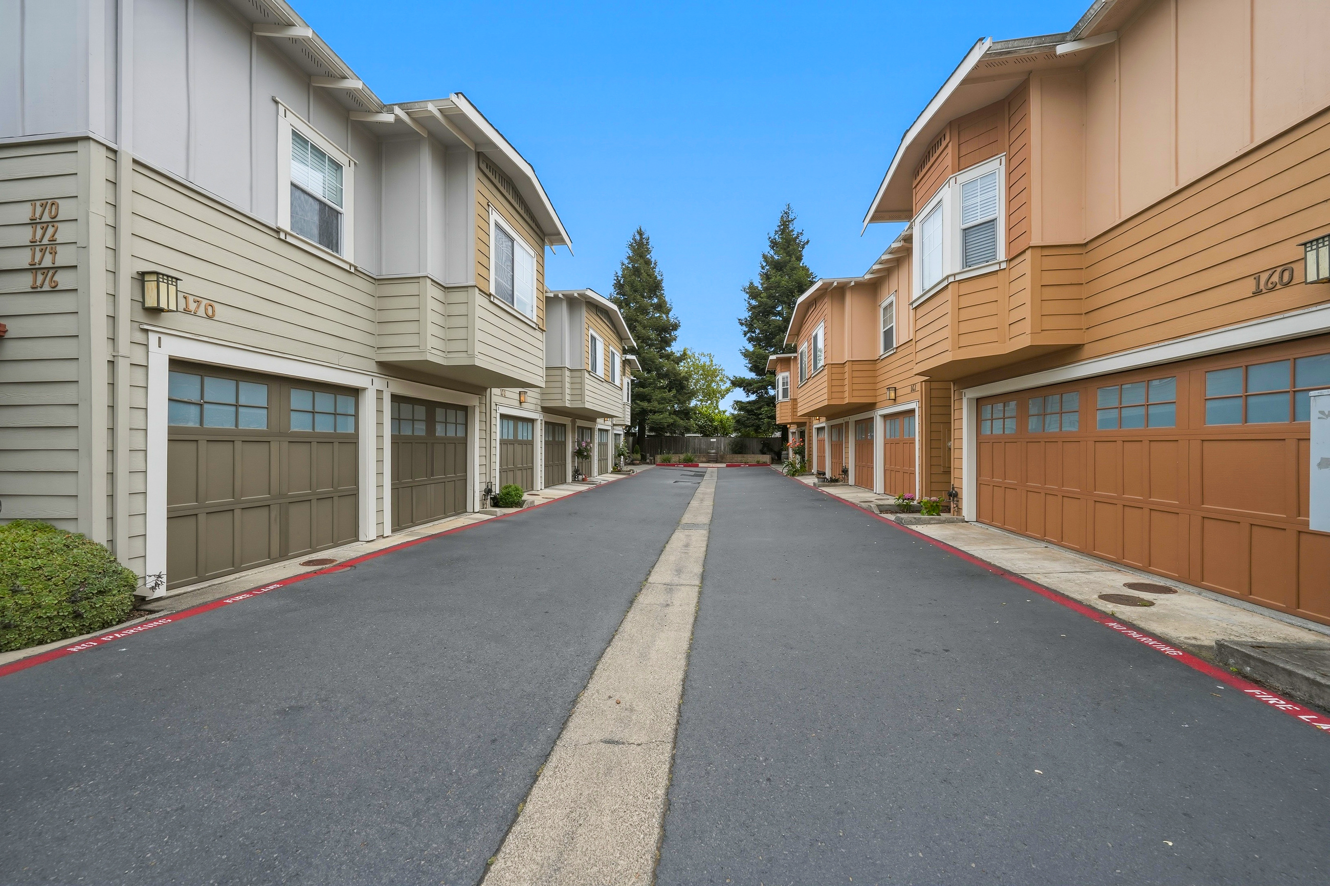  Rare Opportunity in Valley Oak Villas - 物件實景