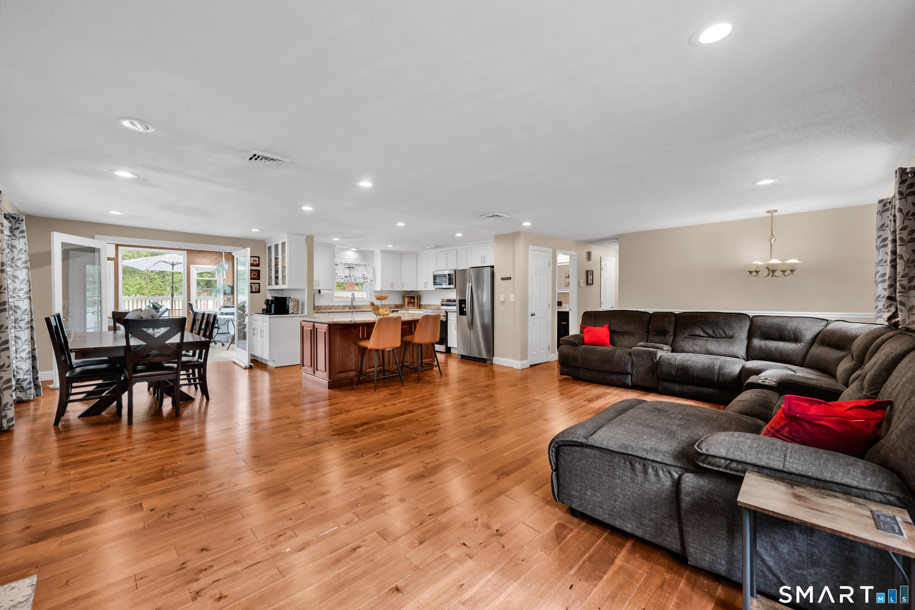 Southington, Connecticut, 06489, United States, 4 Bedrooms Bedrooms, ,3 BathroomsBathrooms,Residential,For Sale,2048016