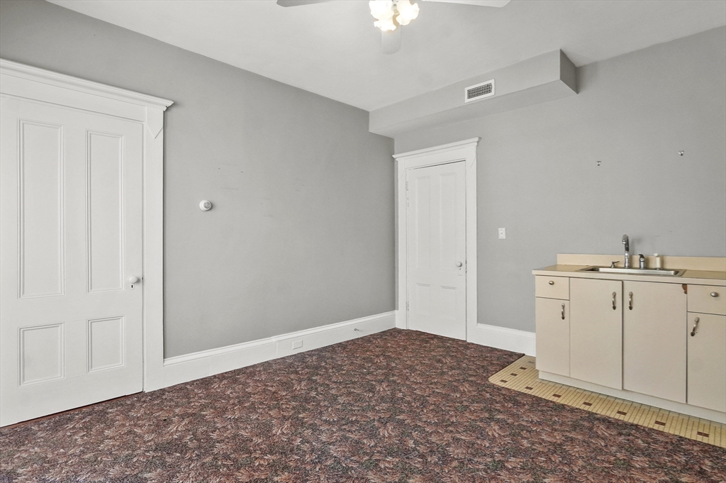 Waltham, Massachusetts, 02453, United States, 10 Bedrooms Bedrooms, ,5 BathroomsBathrooms,Residential,For Sale,1986333