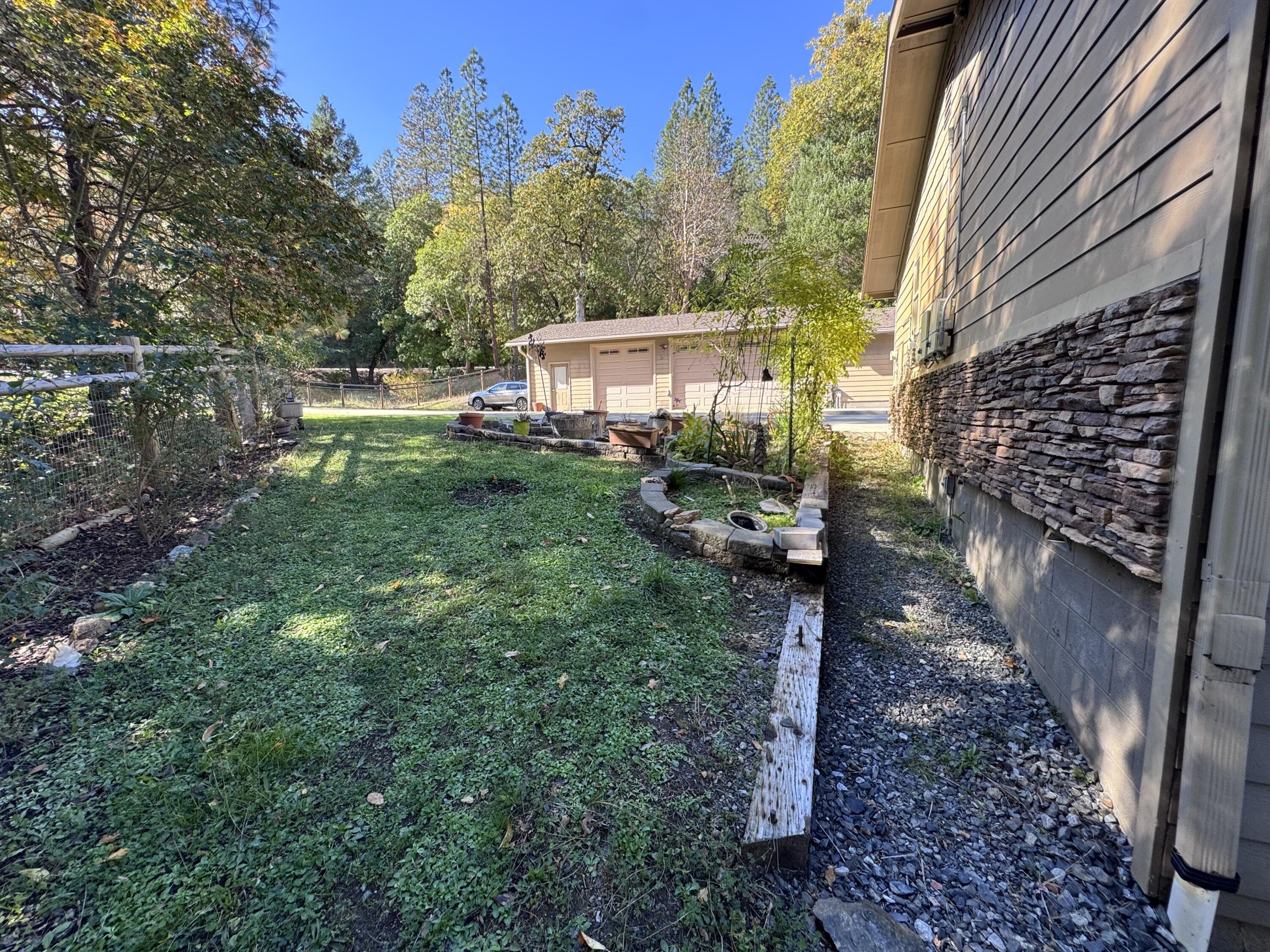 Rogue River, Oregon, 97537, United States, 3 Bedrooms Bedrooms, ,4 BathroomsBathrooms,Residential,For Sale,1982617