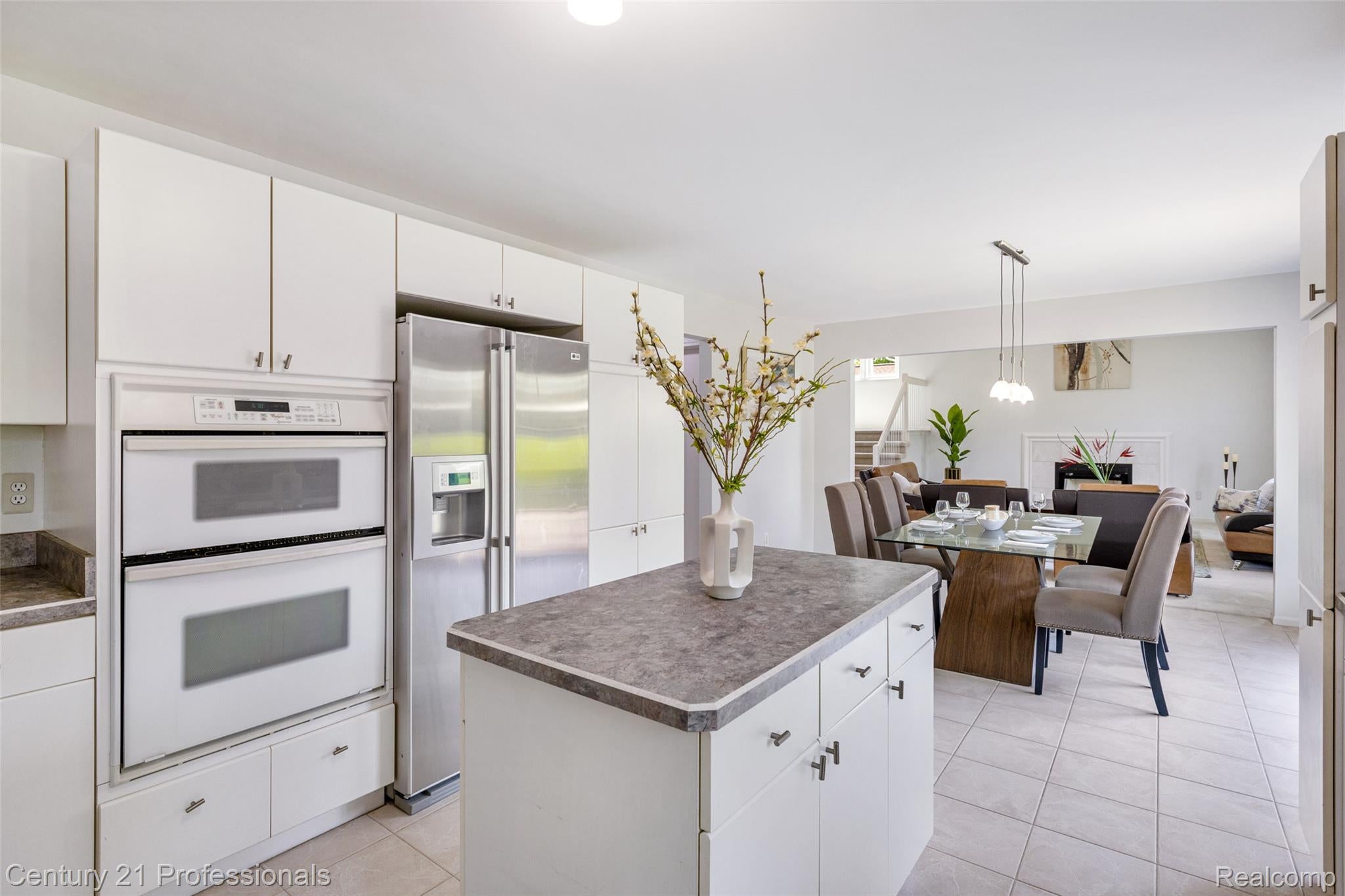 LakeOrion, Michigan, 48359, United States, 4 Bedrooms Bedrooms, ,3 BathroomsBathrooms,Residential,For Sale,1973715