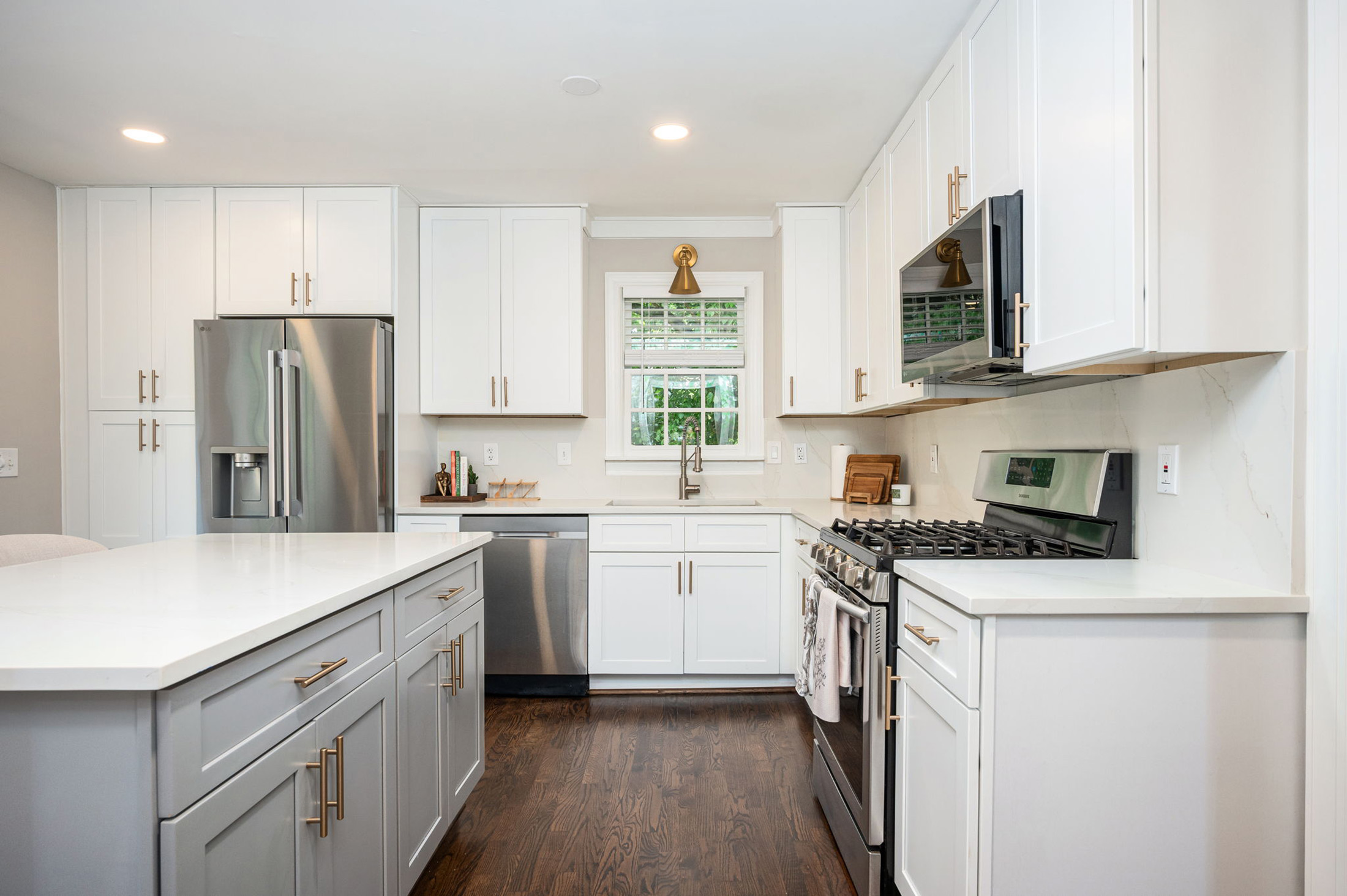  Exceptional Home Nestled on 0.83+/- Acre Picturesque Corner Lot - 物件實景