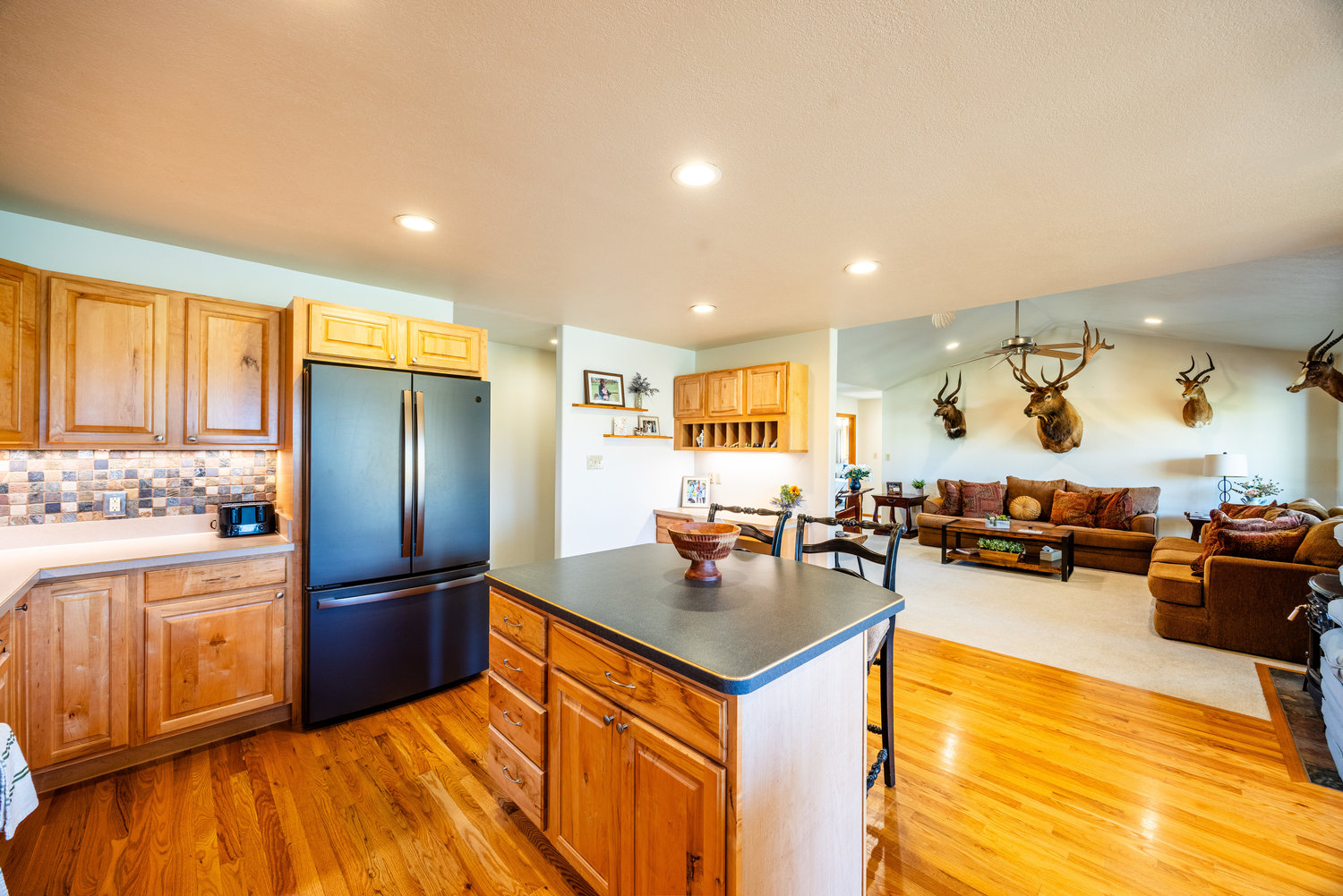 Sheridan, Wyoming, 82801, United States, 3 Bedrooms Bedrooms, ,2 BathroomsBathrooms,Residential,For Sale,1941292