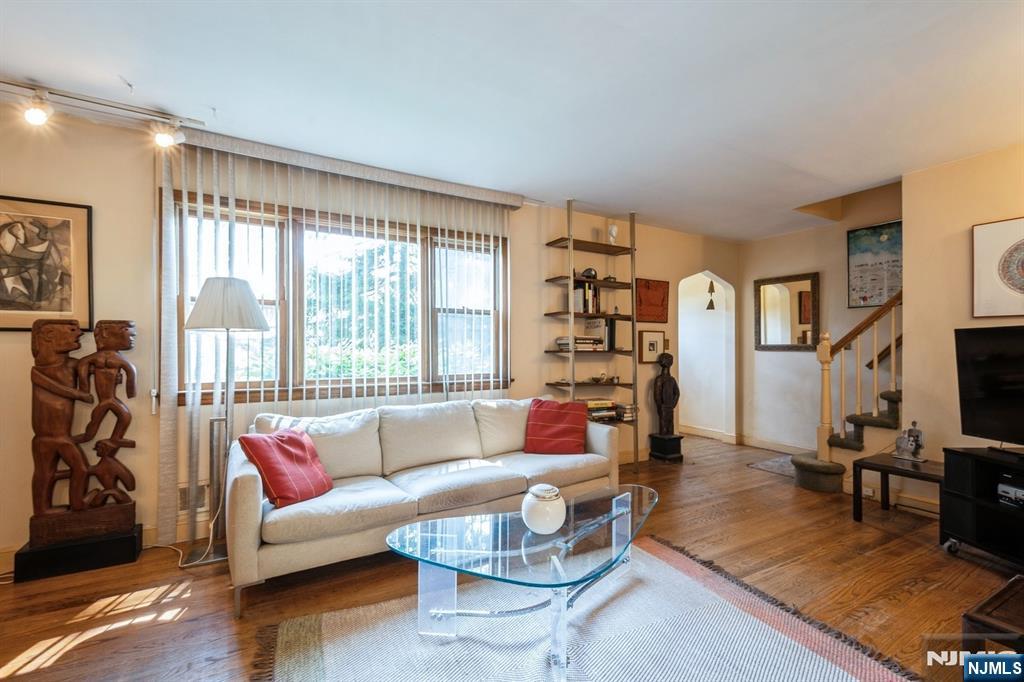 Cresskill, New Jersey, 07626, United States, 3 Bedrooms Bedrooms, ,2 BathroomsBathrooms,Residential,For Sale,1987908