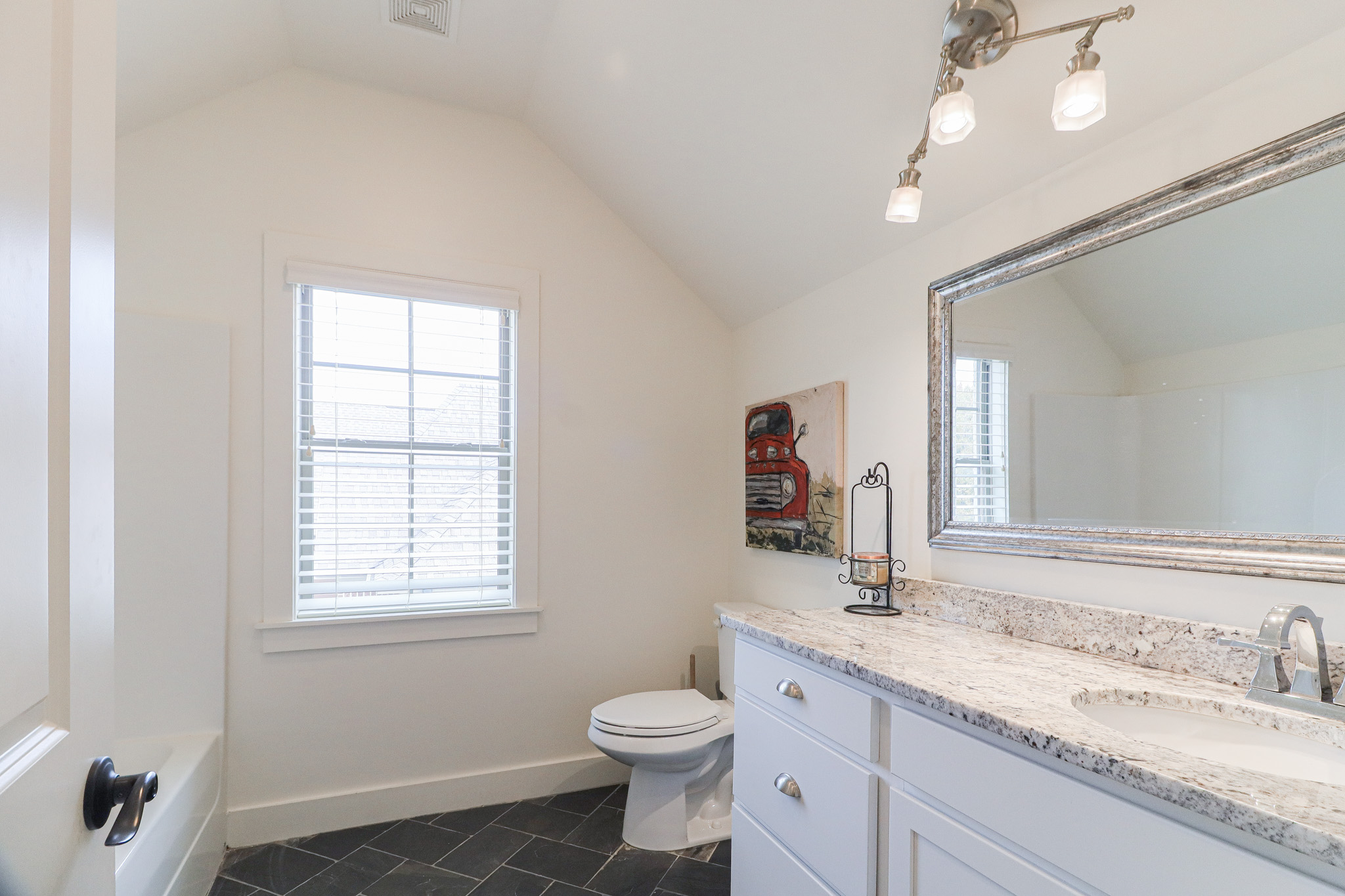 Jonesboro, Arkansas, 72404, United States, 5 Bedrooms Bedrooms, ,4 BathroomsBathrooms,Residential,For Sale,1993418