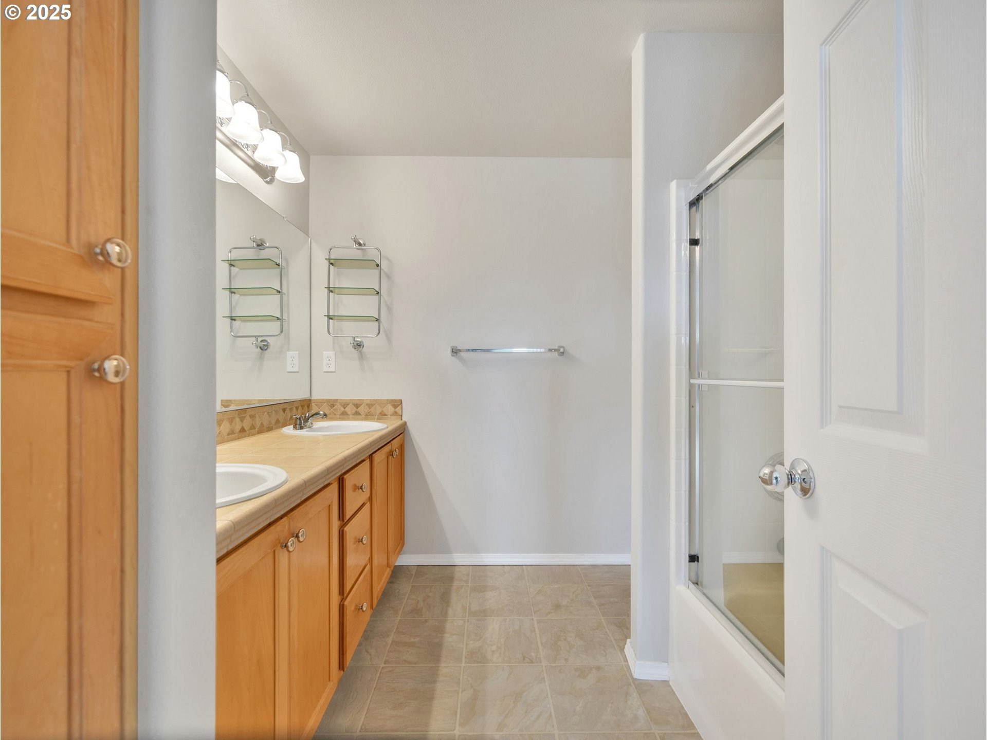 West Linn, Oregon, 97068, United States, 3 Bedrooms Bedrooms, ,3 BathroomsBathrooms,Residential,For Sale,1950039