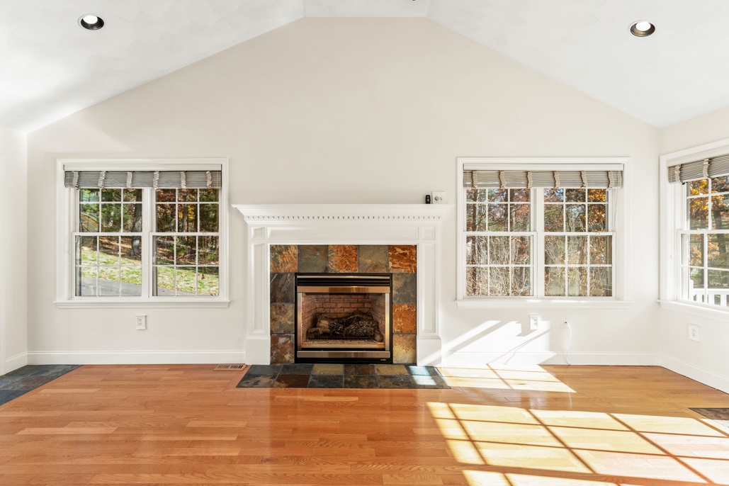 Billerica, Massachusetts, 01821, United States, 4 Bedrooms Bedrooms, ,4 BathroomsBathrooms,Residential,For Sale,1935395