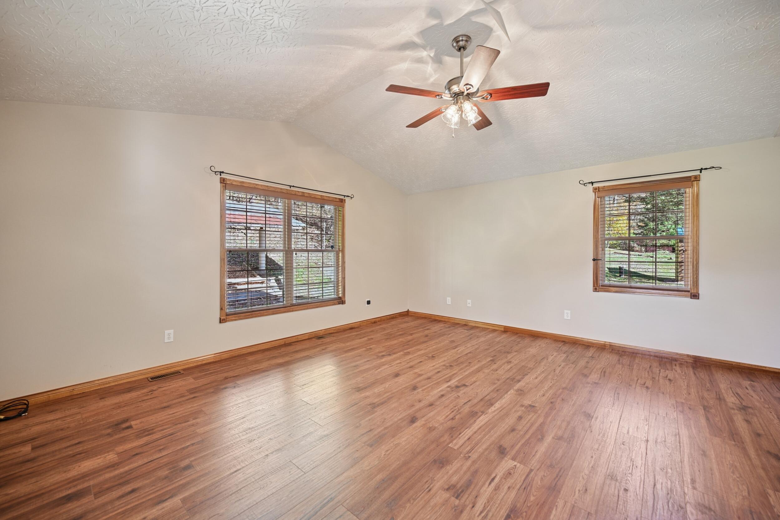 Burlington, Kentucky, 41005, United States, 3 Bedrooms Bedrooms, ,2 BathroomsBathrooms,Residential,For Sale,1989647