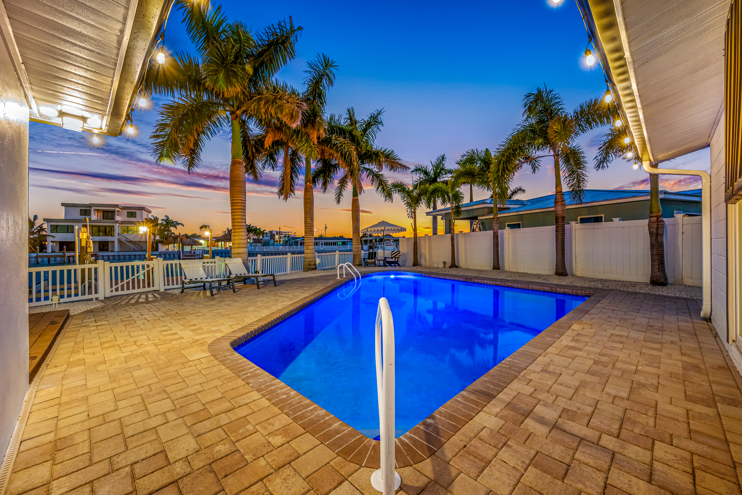 St Petersburg, Florida, 33707, United States, 3 Bedrooms Bedrooms, ,2 BathroomsBathrooms,Residential,For Sale,2034838