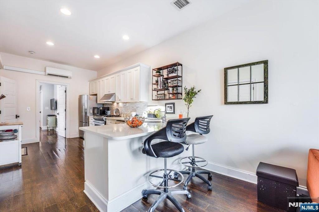 Jersey City, New Jersey, 07302, United States, 1 Bedroom Bedrooms, ,1 BathroomBathrooms,Residential,For Sale,1874019