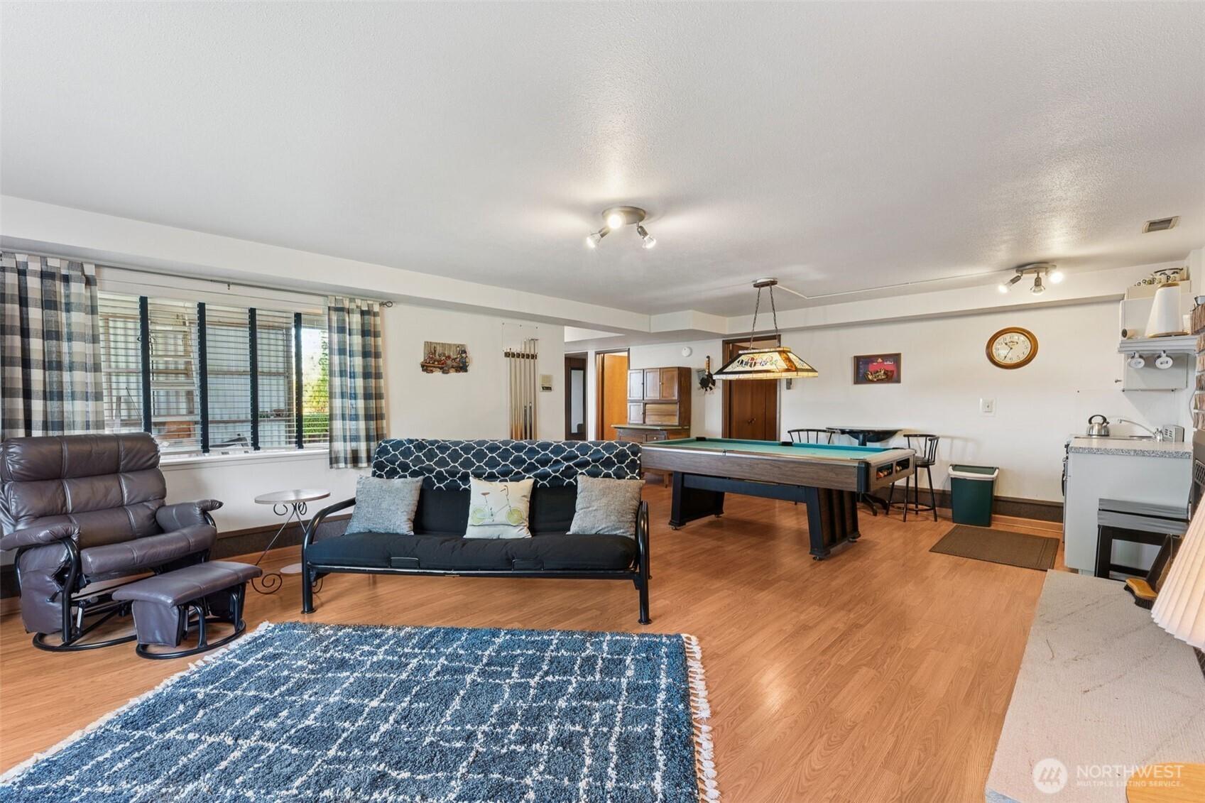 KENT, Washington, 98032, United States, 4 Bedrooms Bedrooms, ,3 BathroomsBathrooms,Residential,For Sale,1927250
