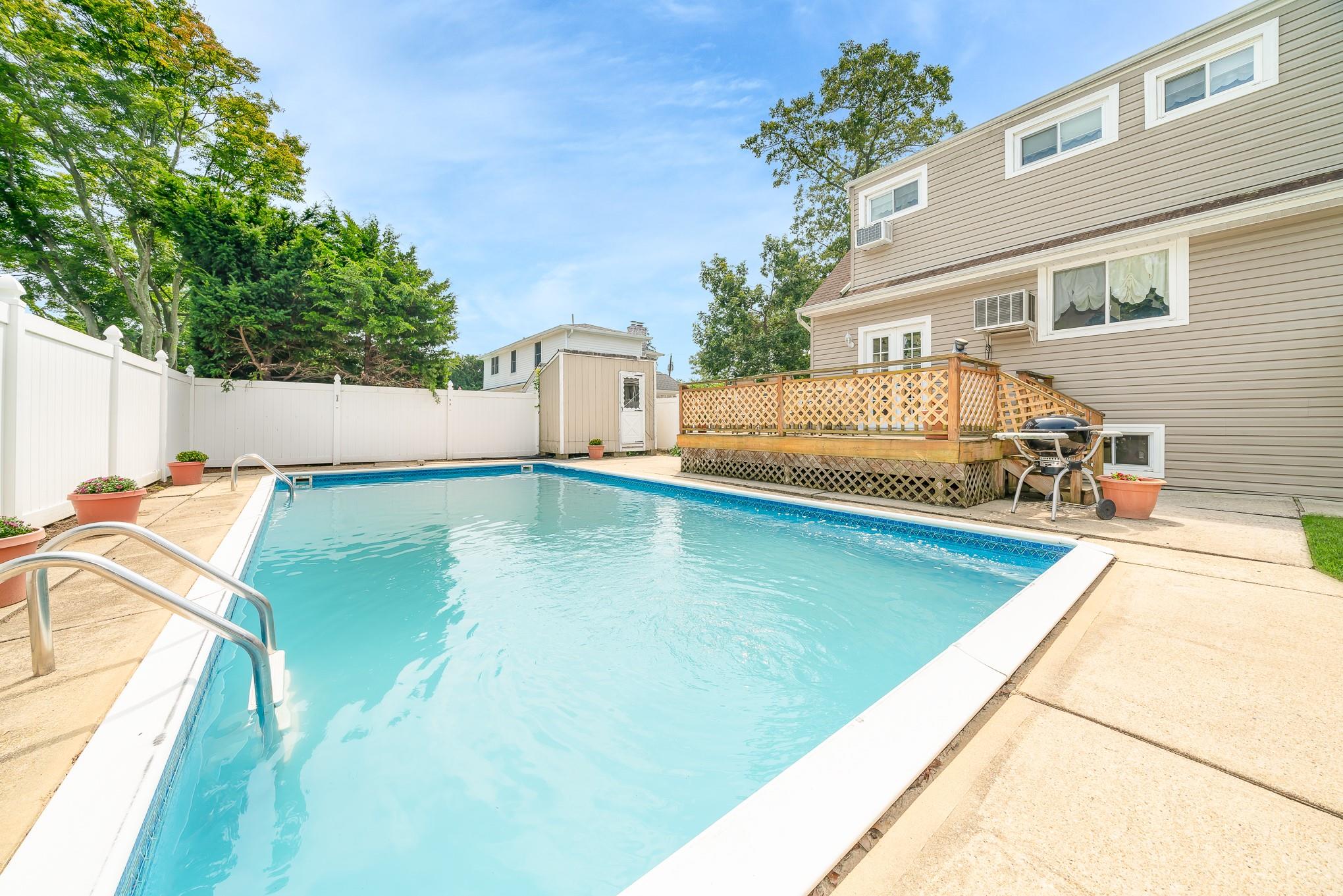Massapequa, New York, 11758, United States, 4 Bedrooms Bedrooms, ,2 BathroomsBathrooms,Residential,For Sale,1904411