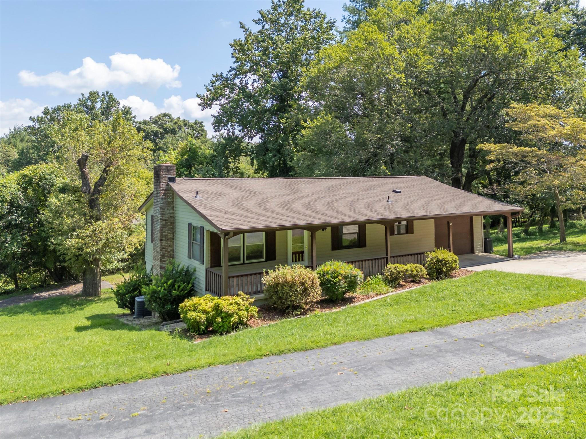 Horse Shoe, North Carolina, 28742, United States, 6 Bedrooms Bedrooms, ,6 BathroomsBathrooms,Residential,For Sale,1927207