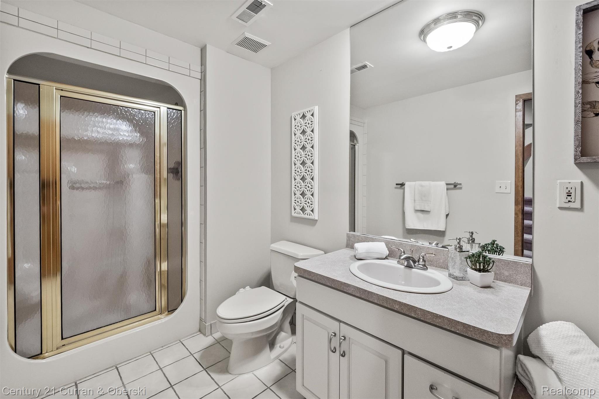 Northville, Michigan, 48167, United States, 4 Bedrooms Bedrooms, ,4 BathroomsBathrooms,Residential,For Sale,1923086