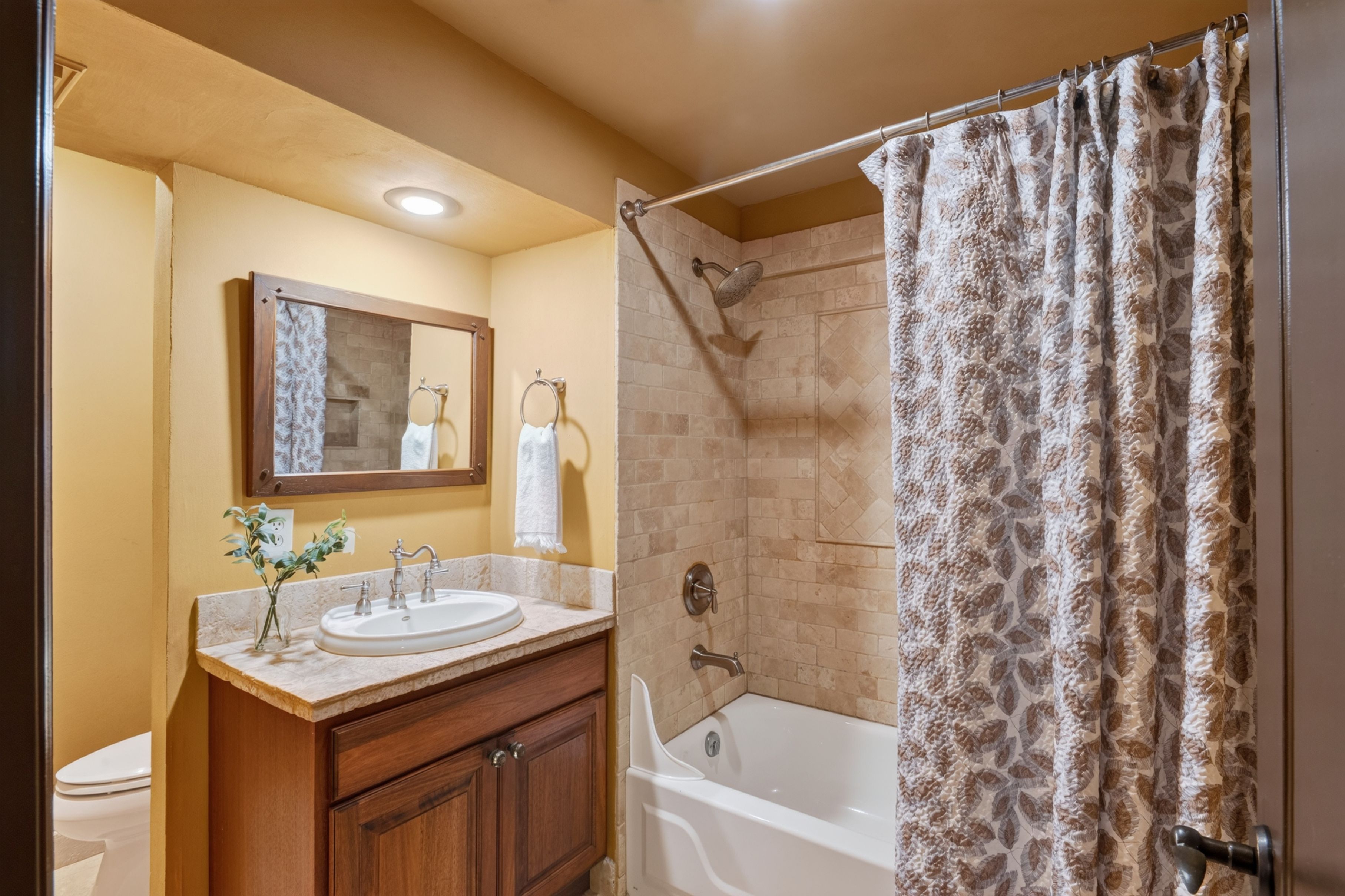 Unique Kitchen & Vaulted Beamed Room Near Cherry Creek State Park Retreat - 物件實景