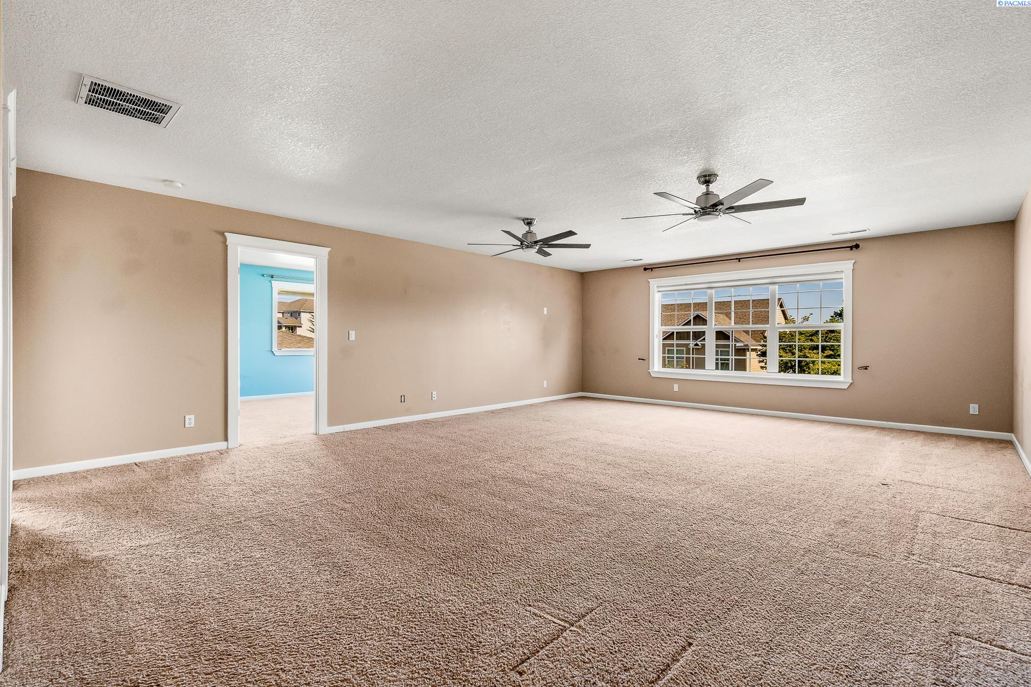 Richland, Washington, 99354, United States, 5 Bedrooms Bedrooms, ,2 BathroomsBathrooms,Residential,For Sale,1925310