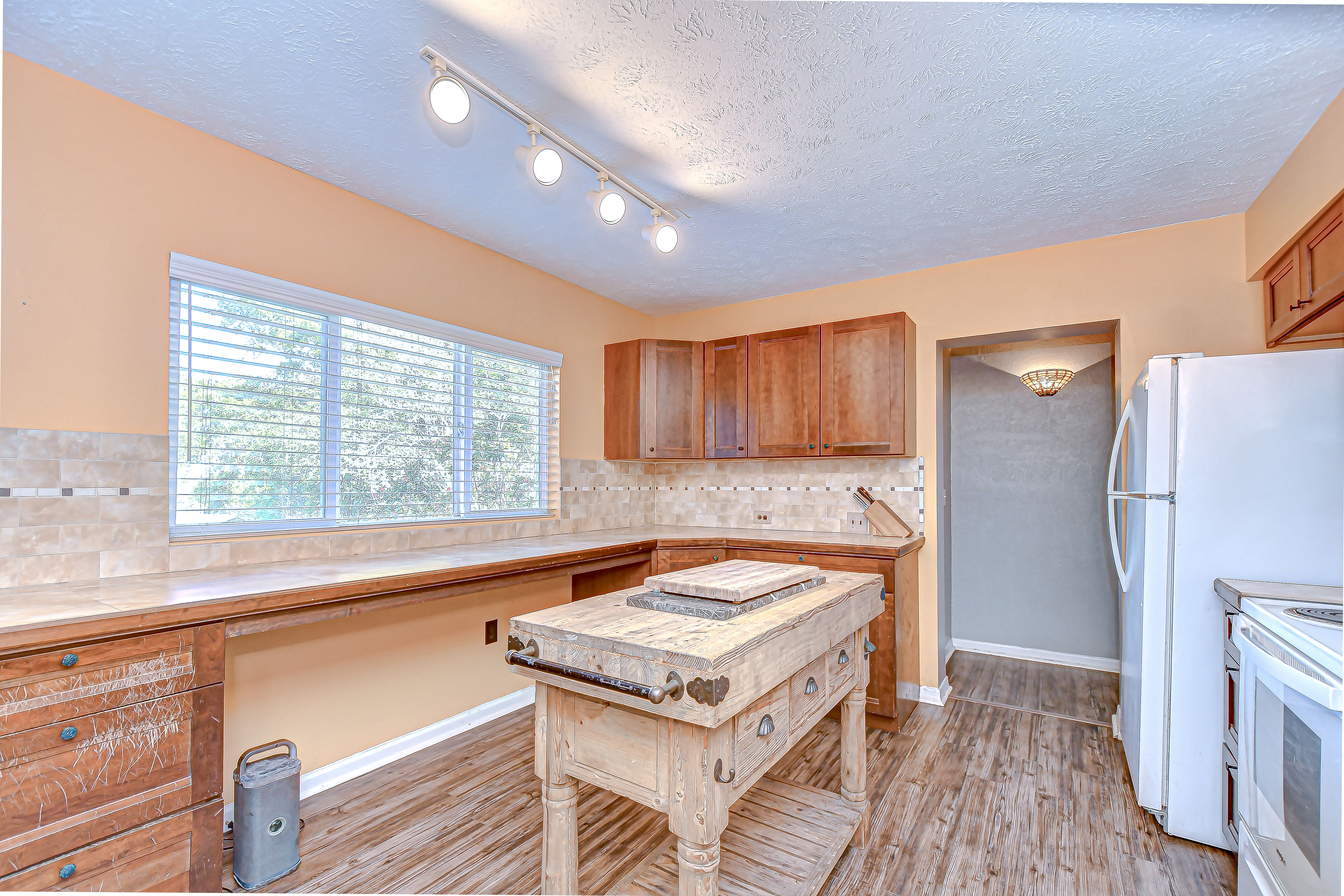 Dade City, Florida, 33523, United States, 4 Bedrooms Bedrooms, ,3 BathroomsBathrooms,Residential,For Sale,1873323